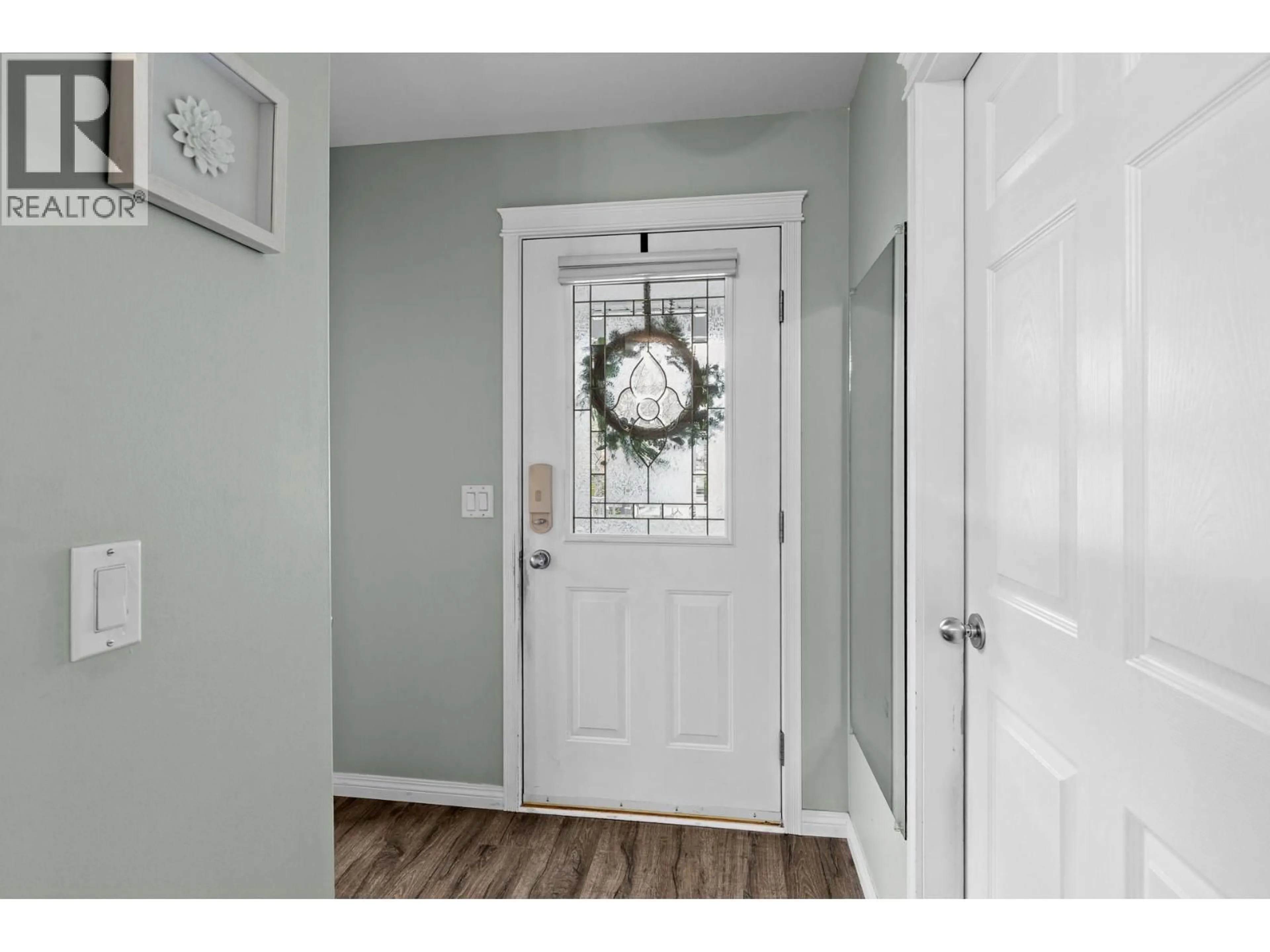 Indoor entryway for 113 - 5460 CLEMENTS CRESCENT, Peachland British Columbia V0H1X5