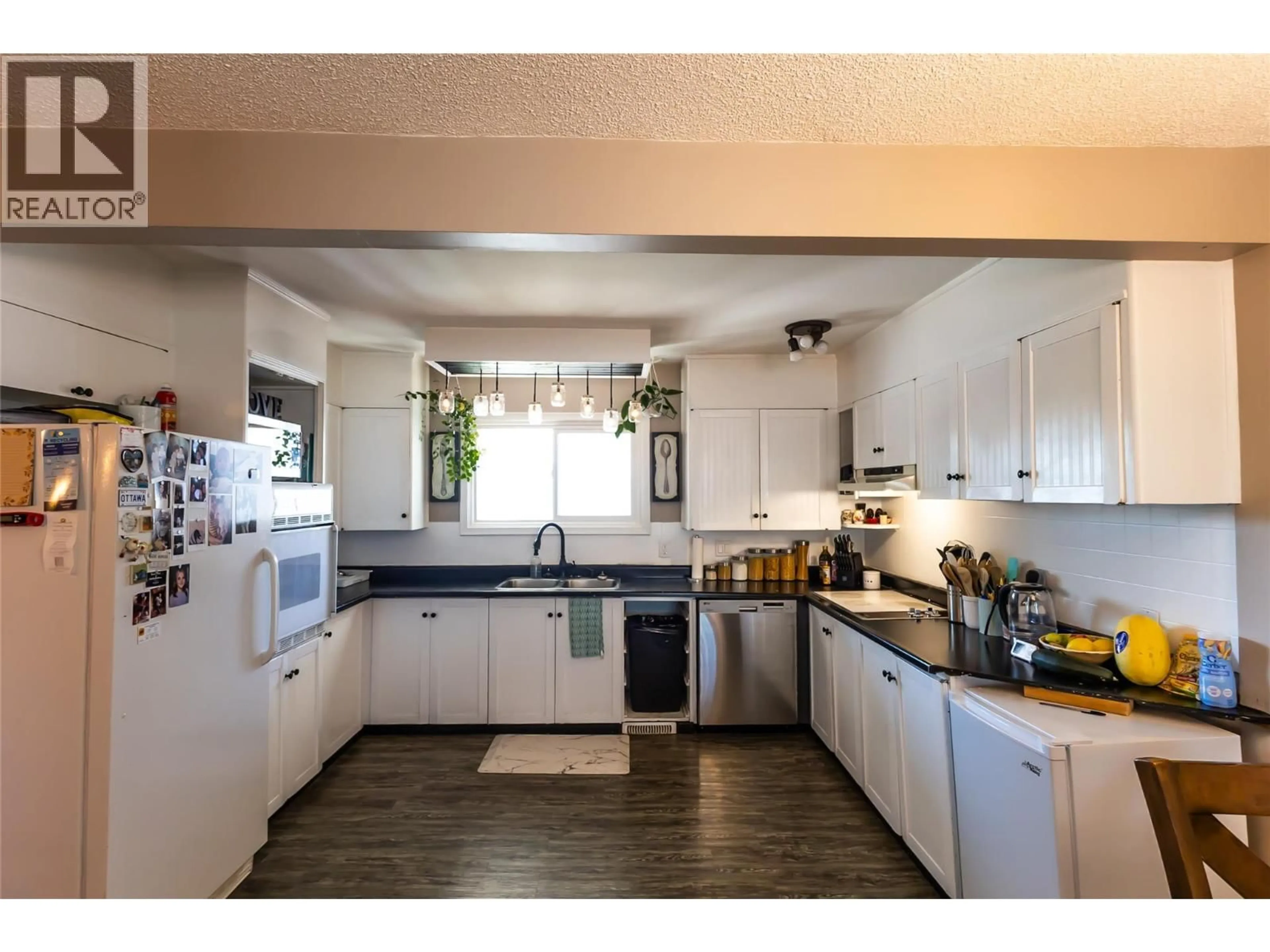 Open concept kitchen, unknown for 1325 115 AVENUE, Dawson Creek British Columbia V1G3C3