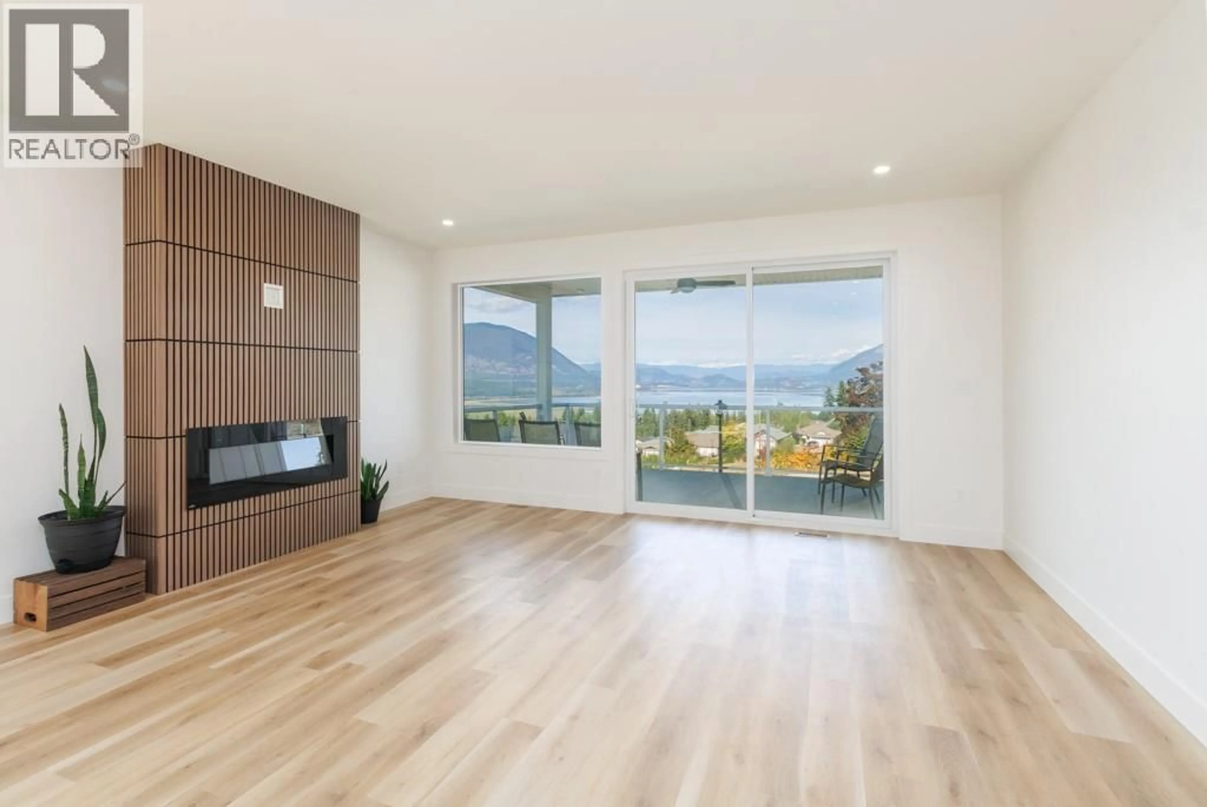 Living room with furniture, wood/laminate floor for 1160 16 AVENUE SOUTHEAST, Salmon Arm British Columbia V1E2R5