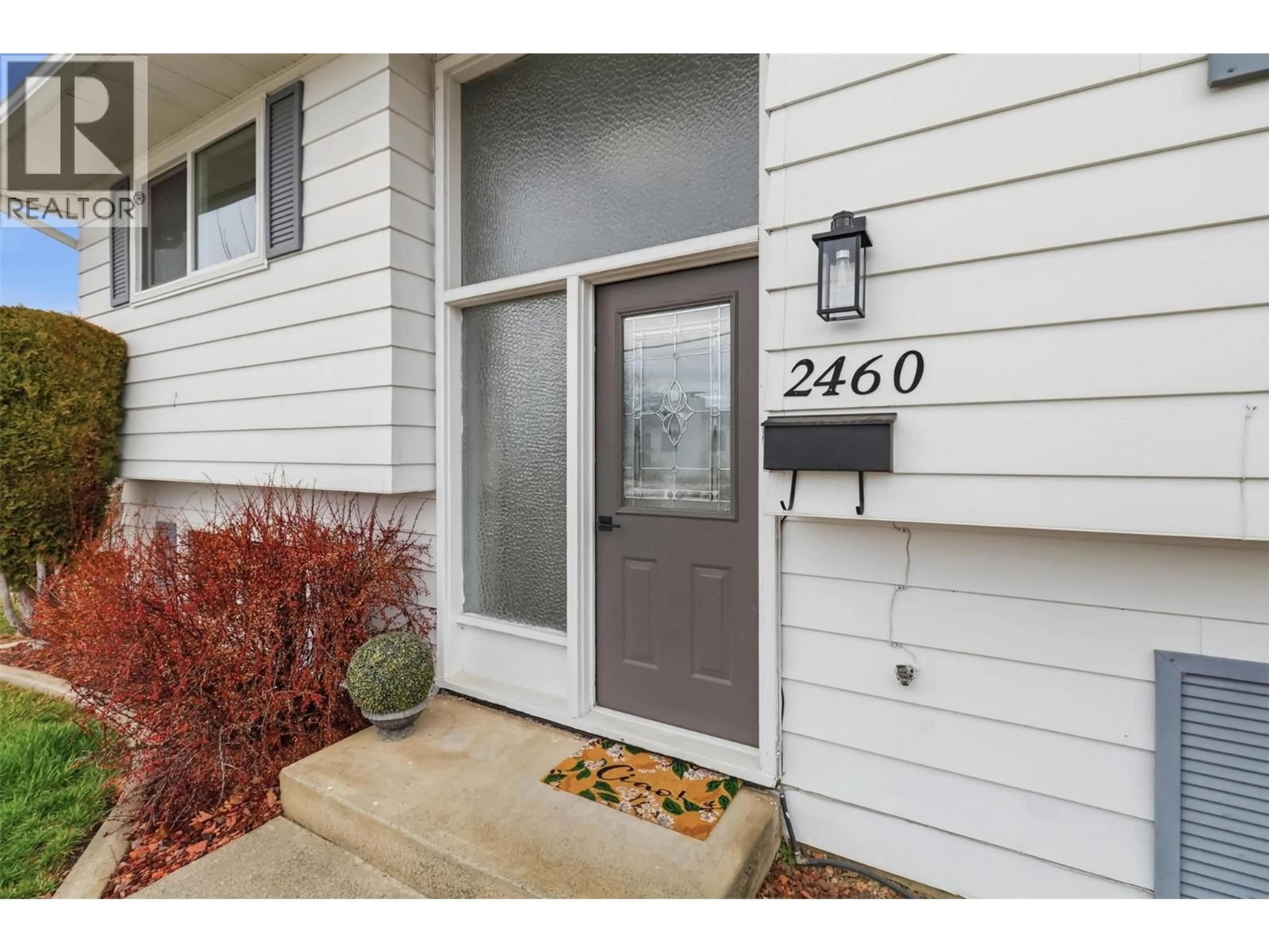 Indoor entryway for 2460 BRIARWOOD AVENUE, Kamloops British Columbia V2B4Z9