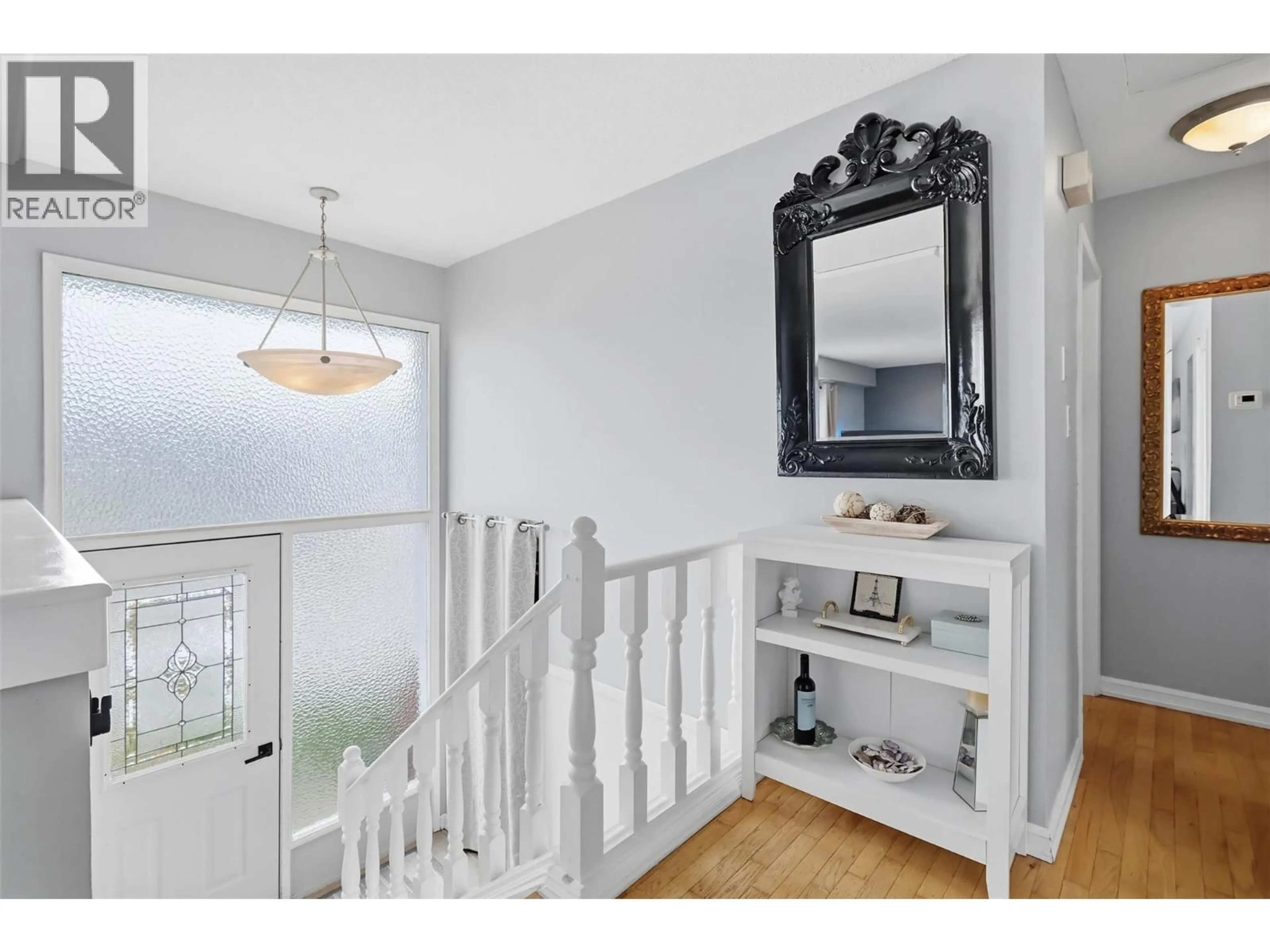 Indoor entryway for 2460 BRIARWOOD AVENUE, Kamloops British Columbia V2B4Z9