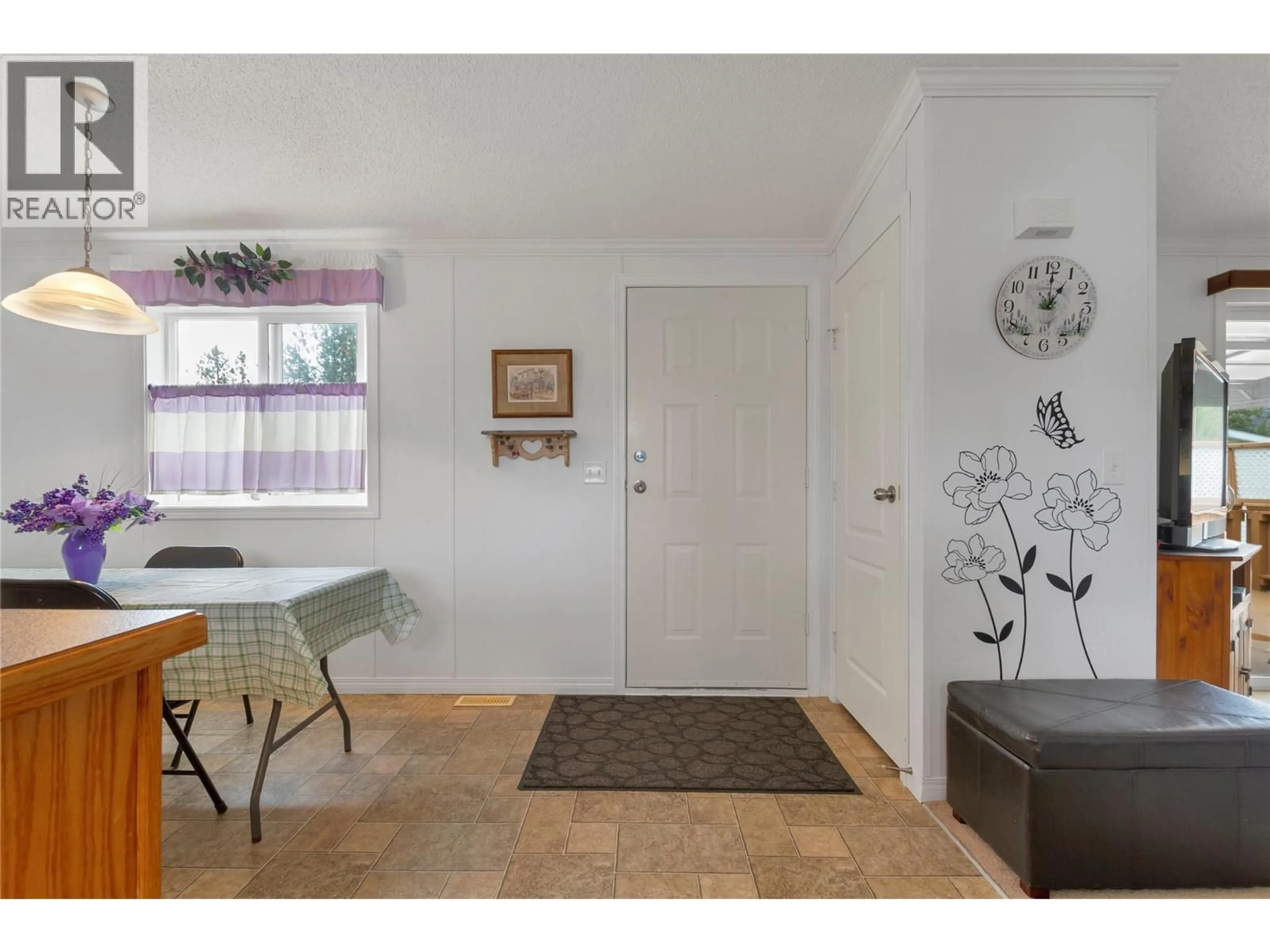 Indoor entryway for 107 - 9510 97N HIGHWAY, Vernon British Columbia V1H1R8