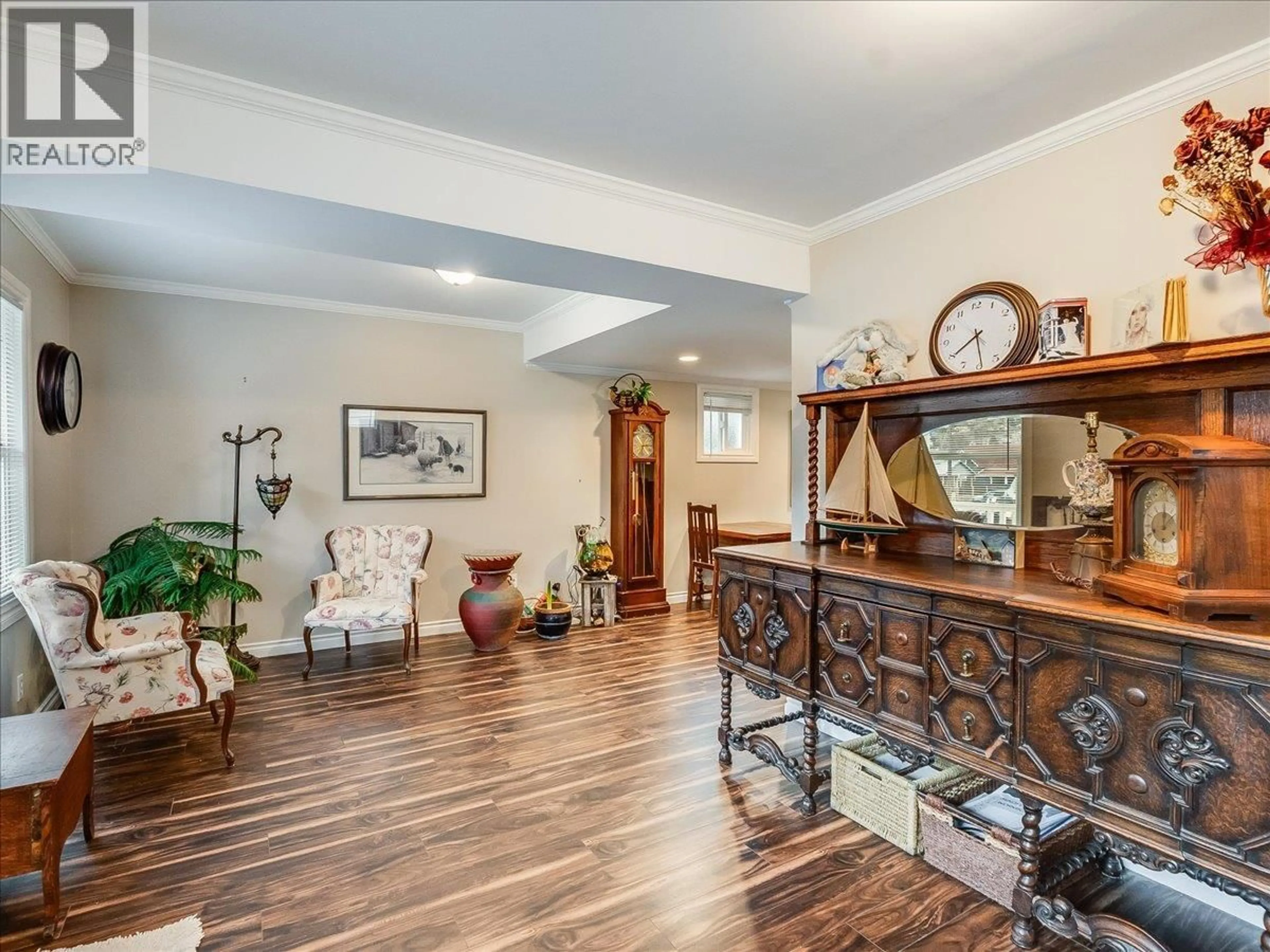 Indoor foyer for 1767 SECOND AVENUE, Trail British Columbia V1R1M6