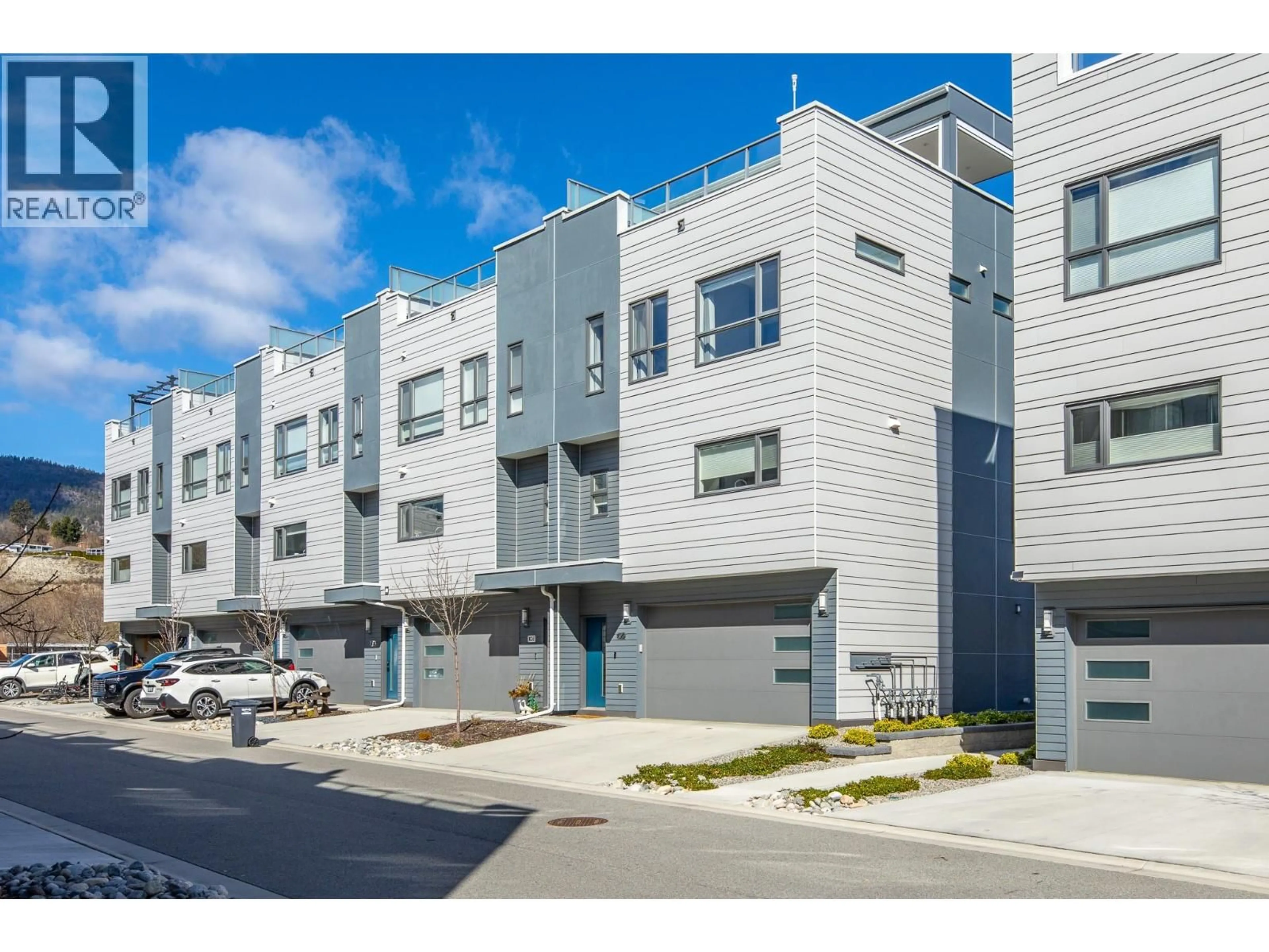 Home with vinyl exterior material, street for 106 - 201 WYLIE STREET, Penticton British Columbia V2A0H3