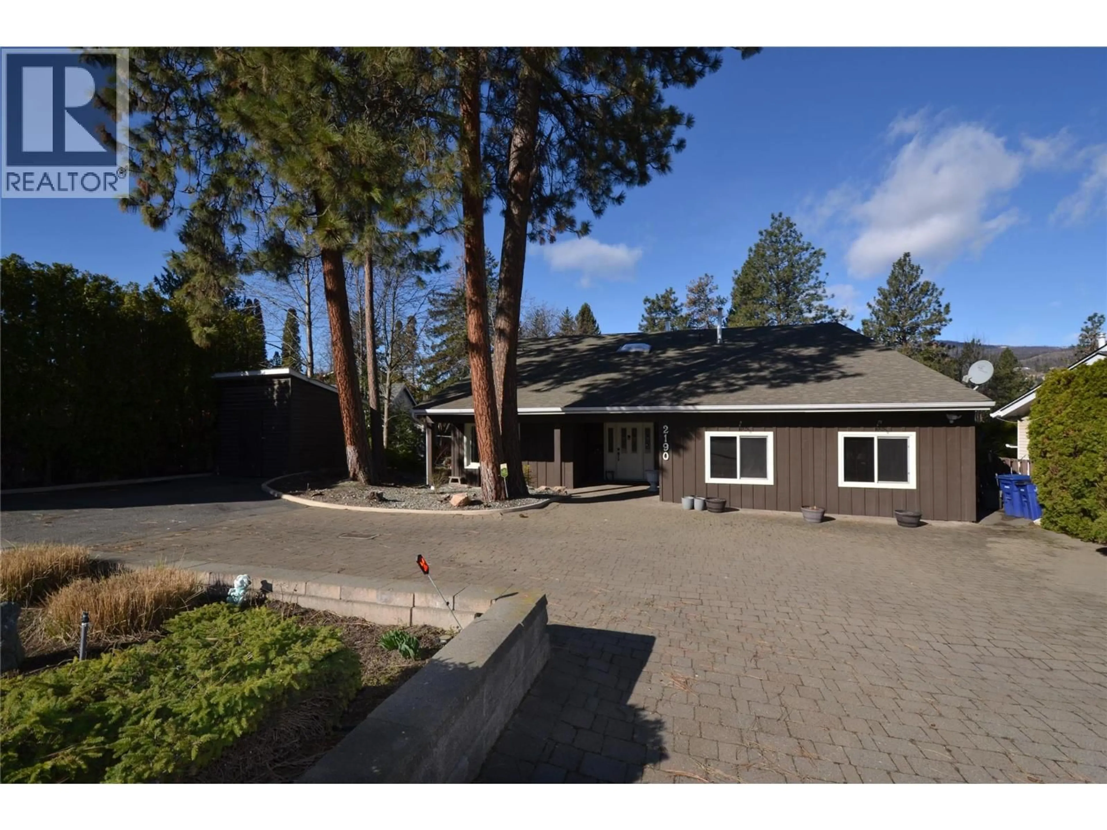 A pic from outside/outdoor area/front of a property/back of a property/a pic from drone, street for 2190 ESSEN ROAD, Kelowna British Columbia V1Z1V3