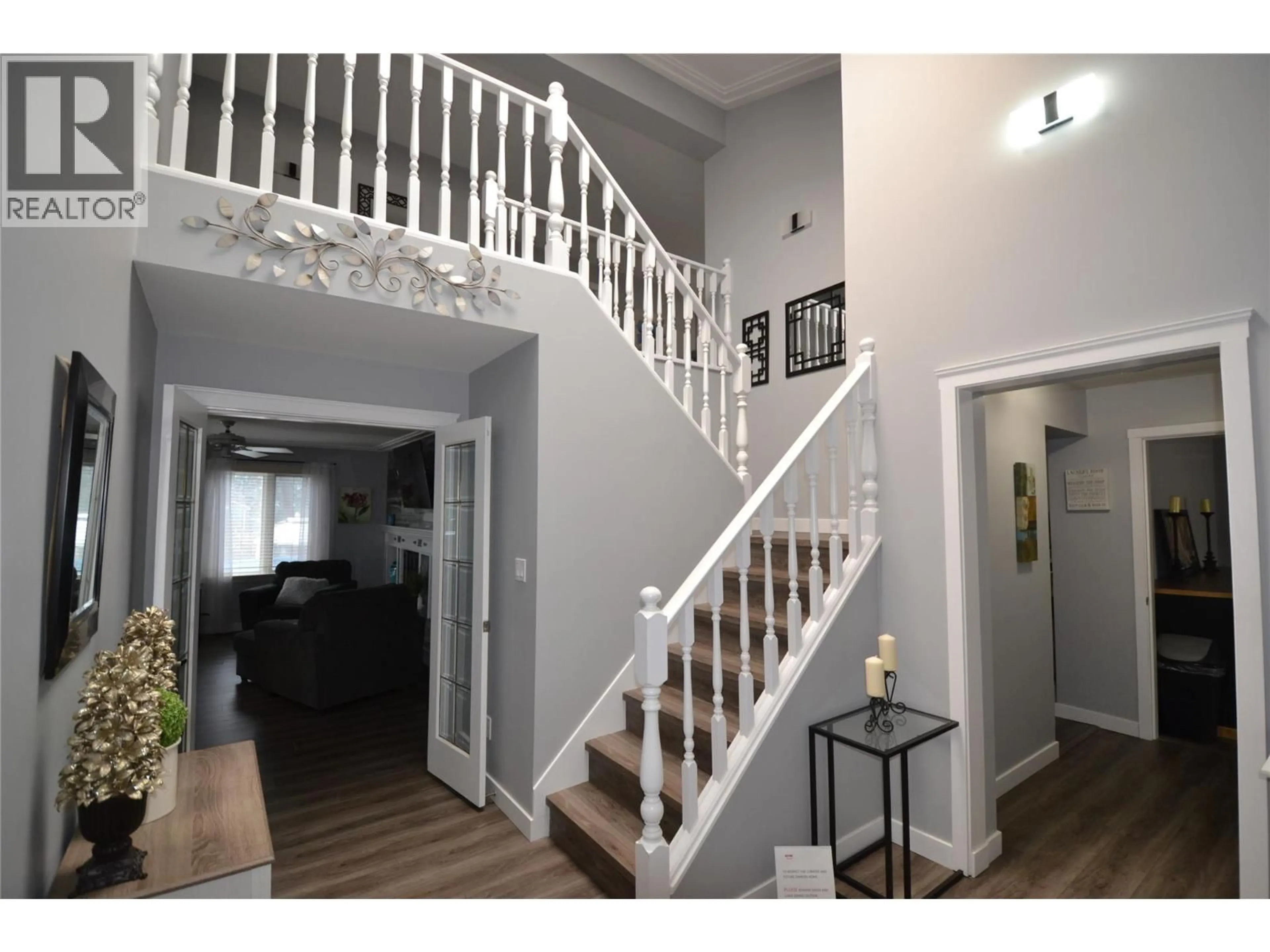 Indoor foyer for 2190 ESSEN ROAD, Kelowna British Columbia V1Z1V3