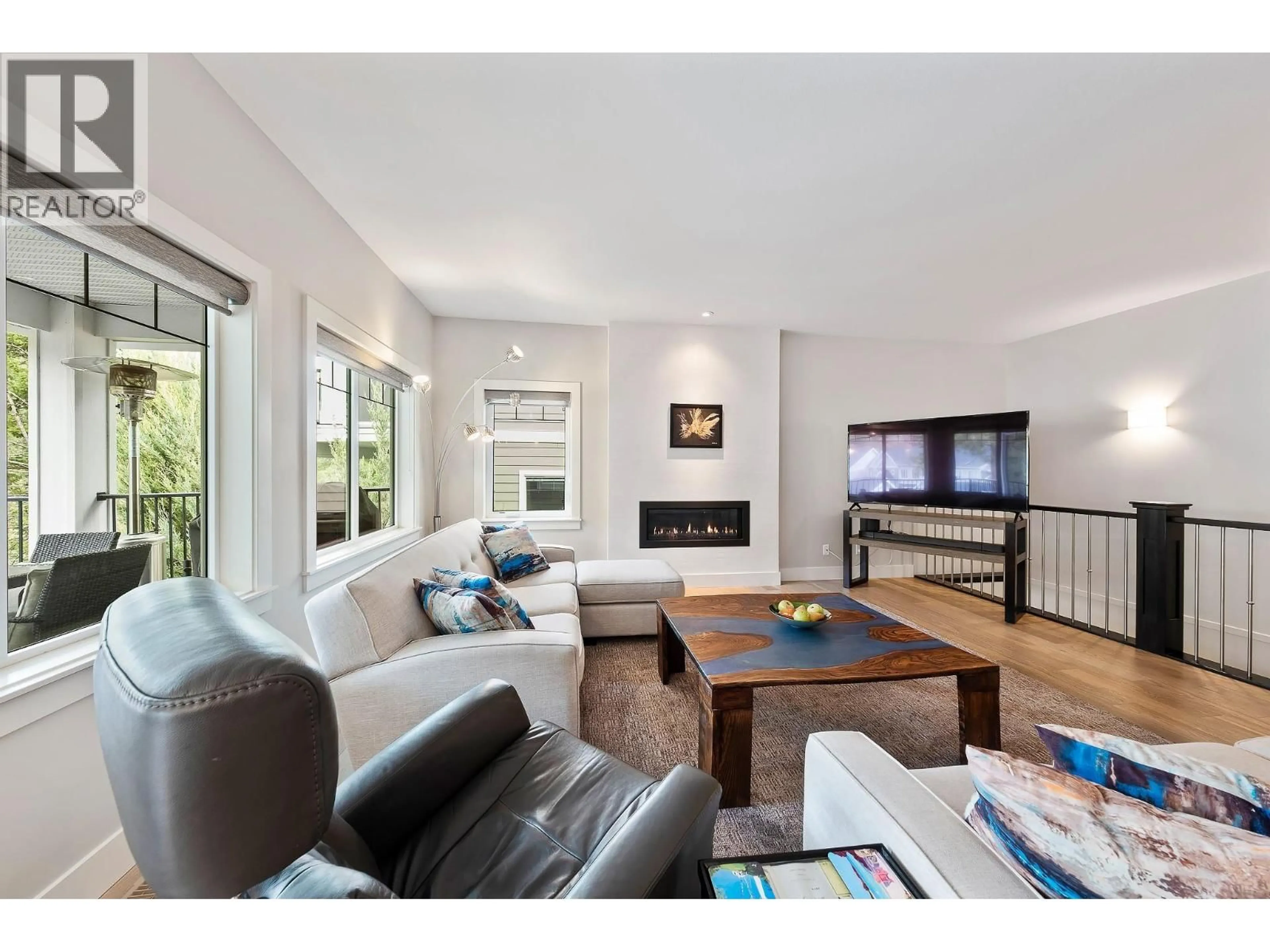 Living room with furniture, unknown for 39 - 1450 UNION ROAD, Kelowna British Columbia V1V3E1