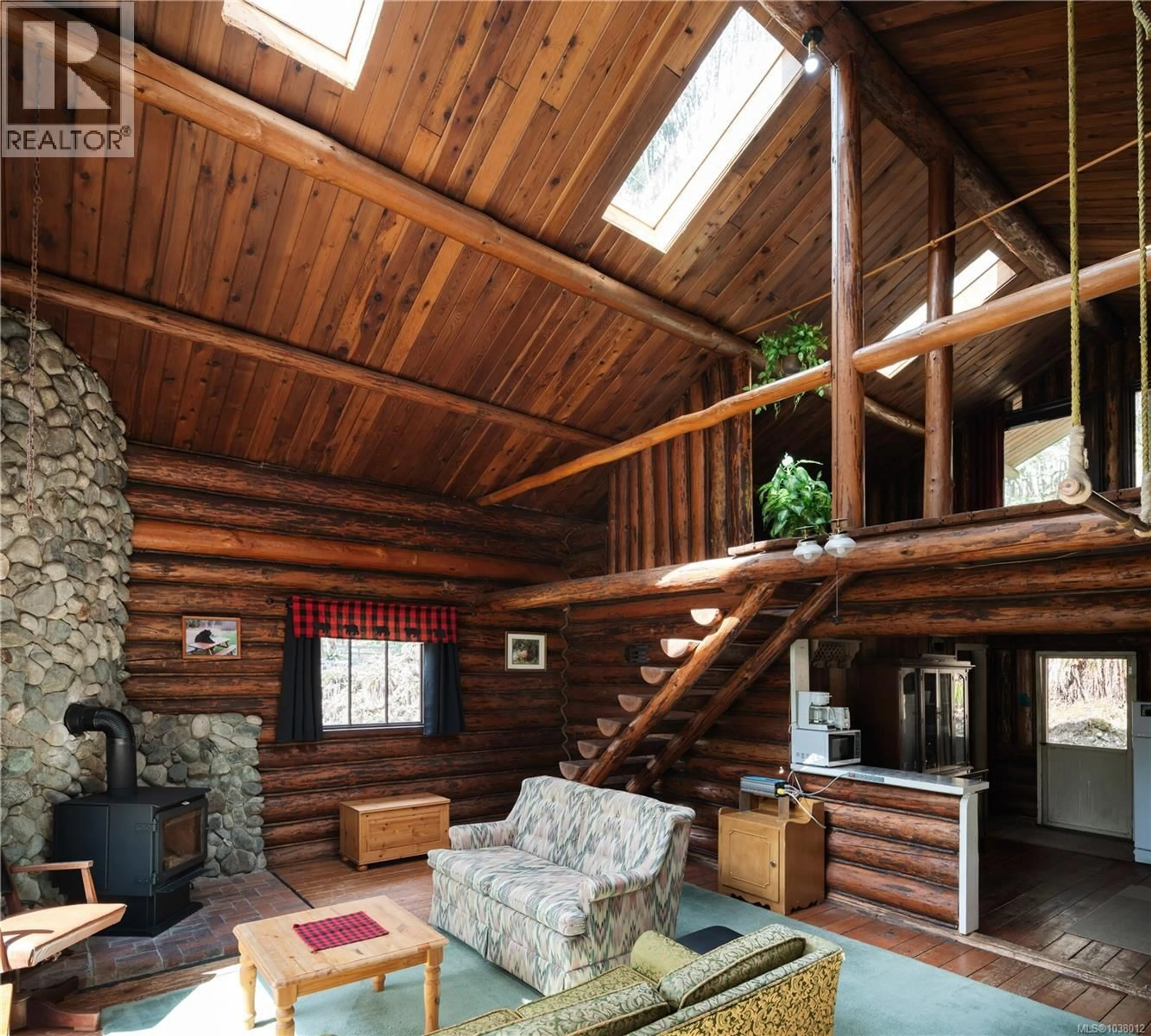 Living room with furniture, wood/laminate floor for 11409 YOUBOU ROAD, Youbou British Columbia V0R3E1