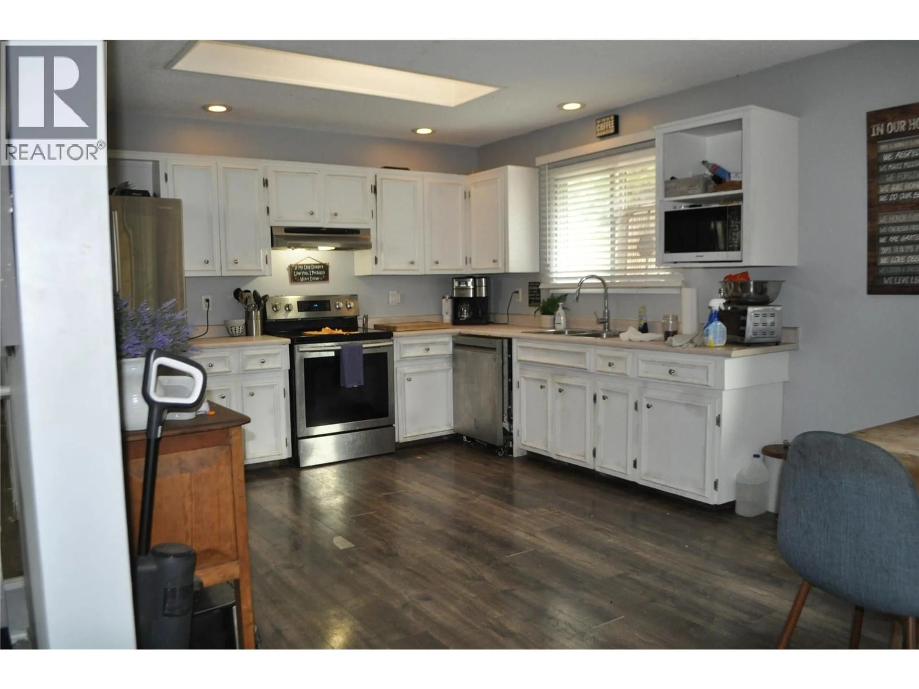 Open concept kitchen, unknown for 663 CLIFTON AVENUE, Kelowna British Columbia V1V1A7