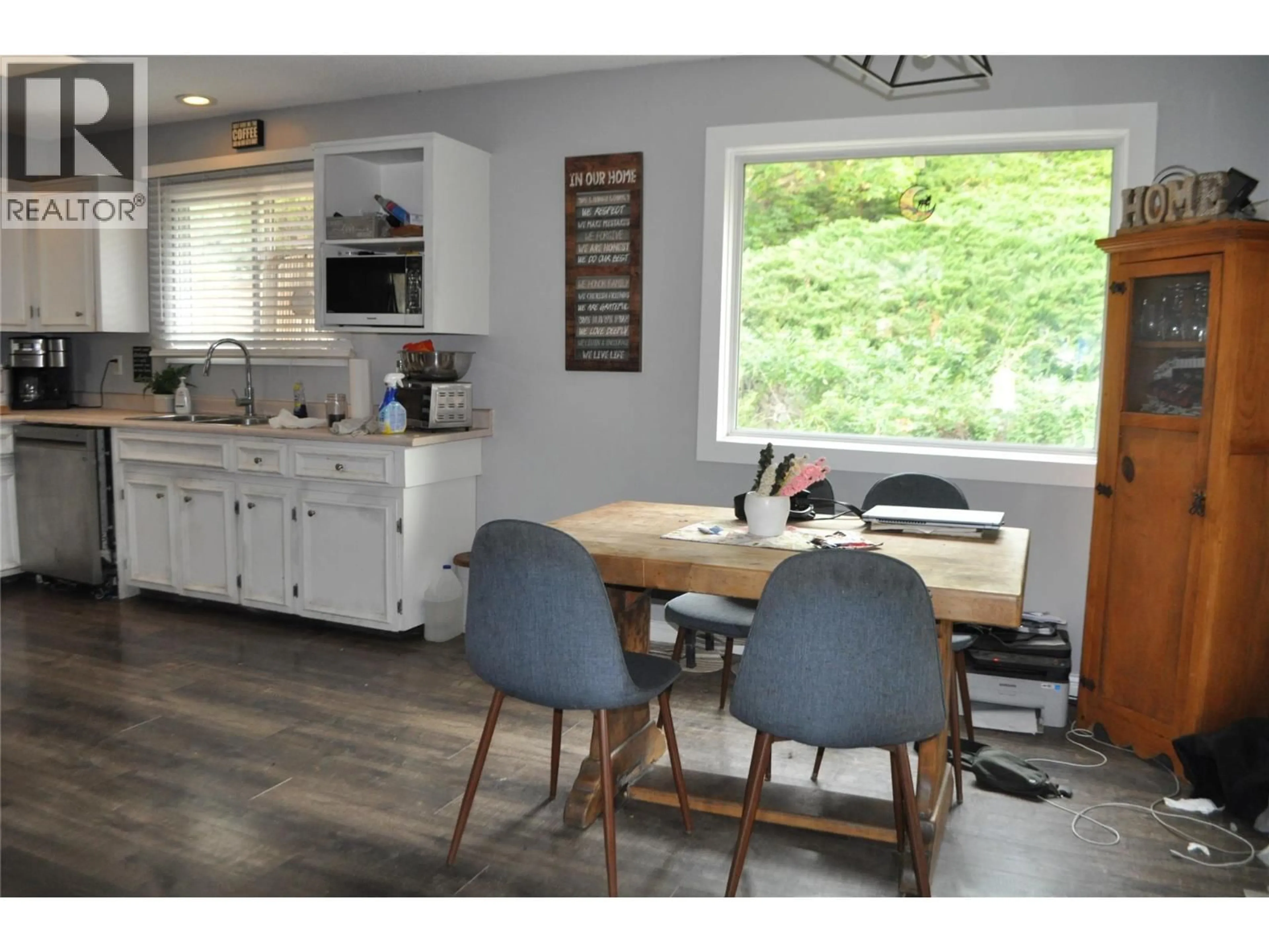 Open concept kitchen, wood/laminate floor for 663 CLIFTON AVENUE, Kelowna British Columbia V1V1A7