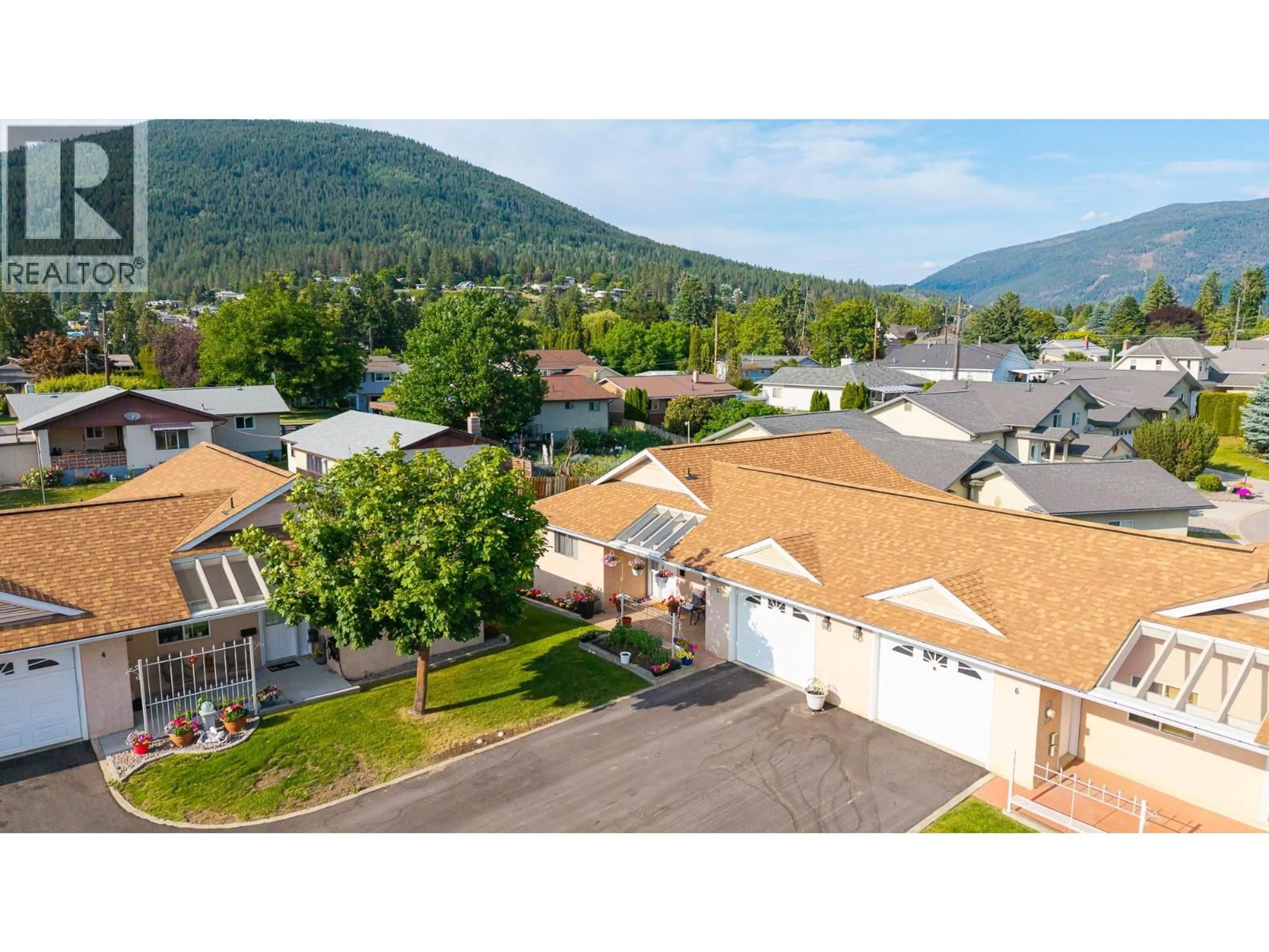 A pic from outside/outdoor area/front of a property/back of a property/a pic from drone, mountain view for 5 - 518 18TH AVENUE SOUTH, Creston British Columbia V0B1G0