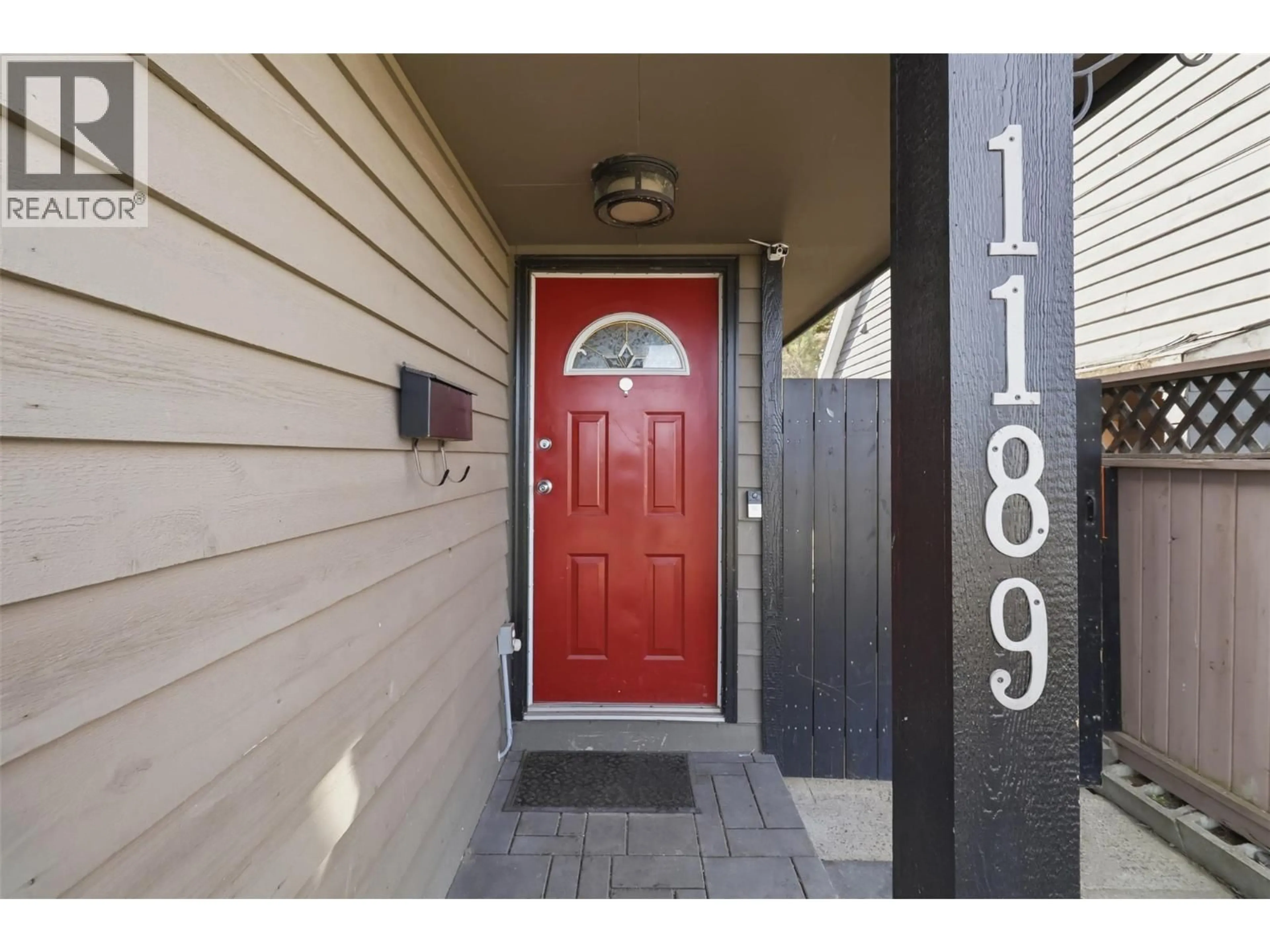 Indoor entryway for 1189 HOWE ROAD, Kamloops British Columbia V1S1M4
