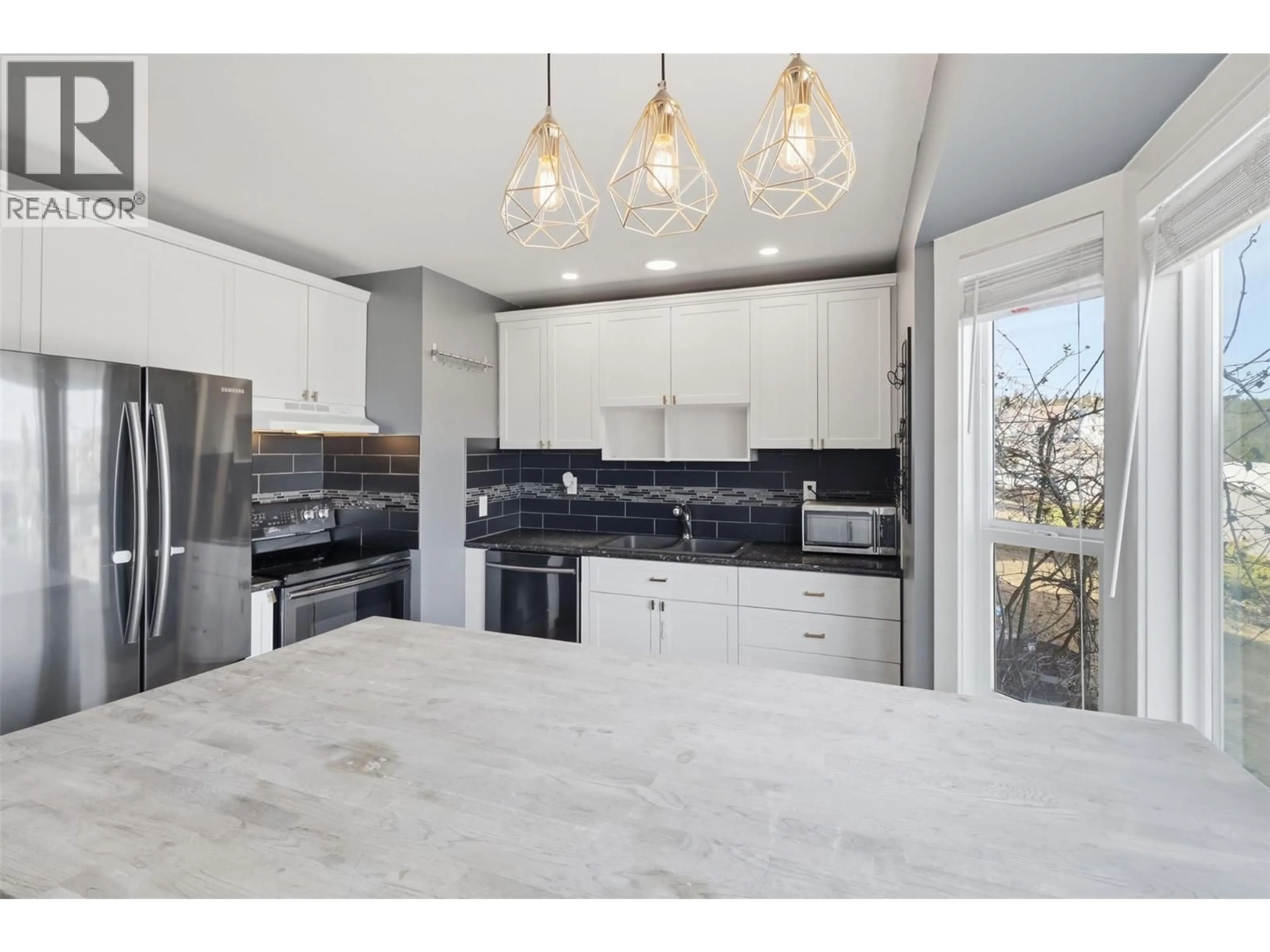 Open concept kitchen, ceramic/tile floor for 1189 HOWE ROAD, Kamloops British Columbia V1S1M4