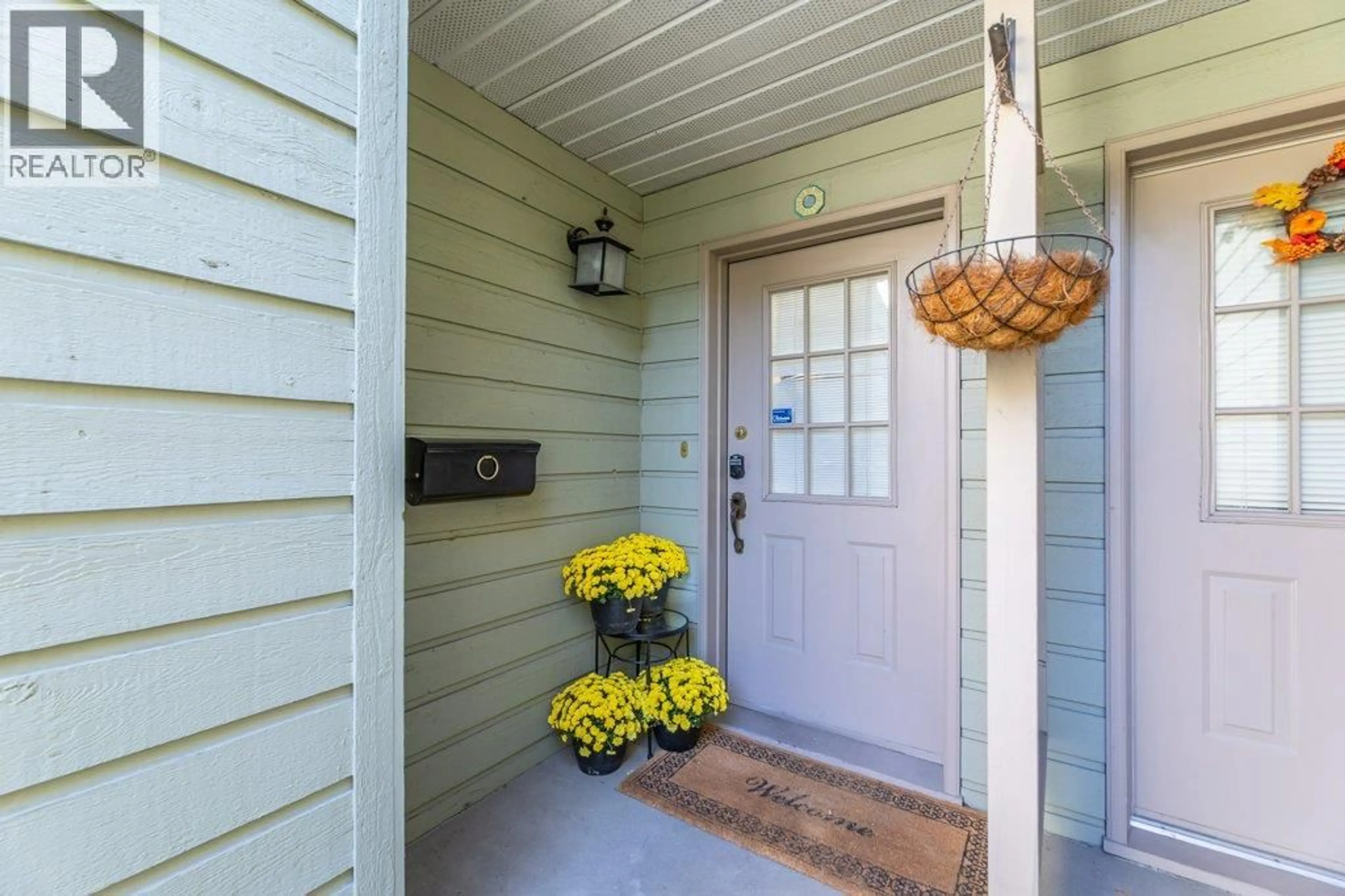 Indoor entryway for 10 - 1950 BURTCH ROAD, Kelowna British Columbia V1Y4B2
