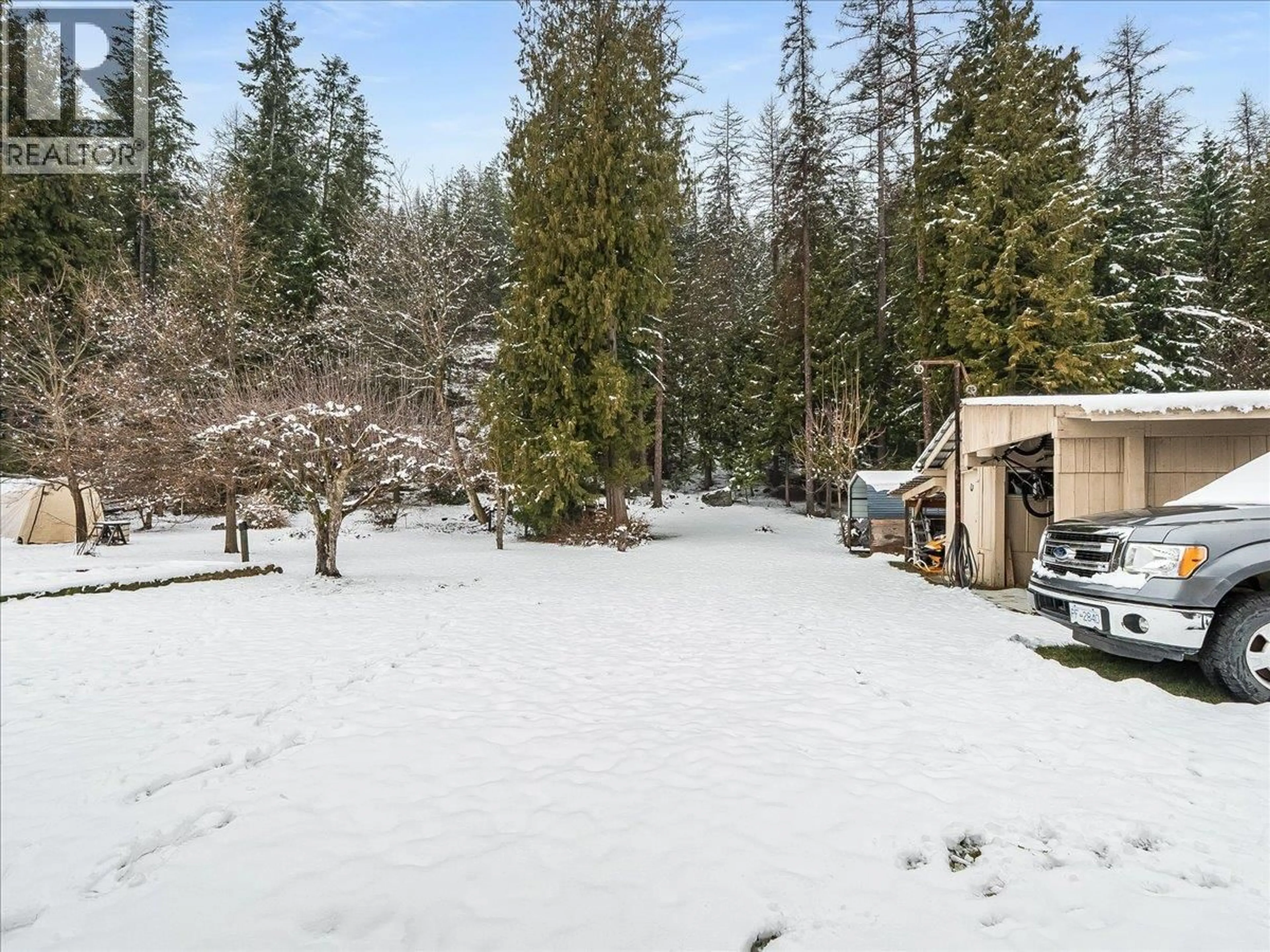 A pic from outside/outdoor area/front of a property/back of a property/a pic from drone, forest/trees view for 2824 9TH AVENUE, Castlegar British Columbia V1N2Z1