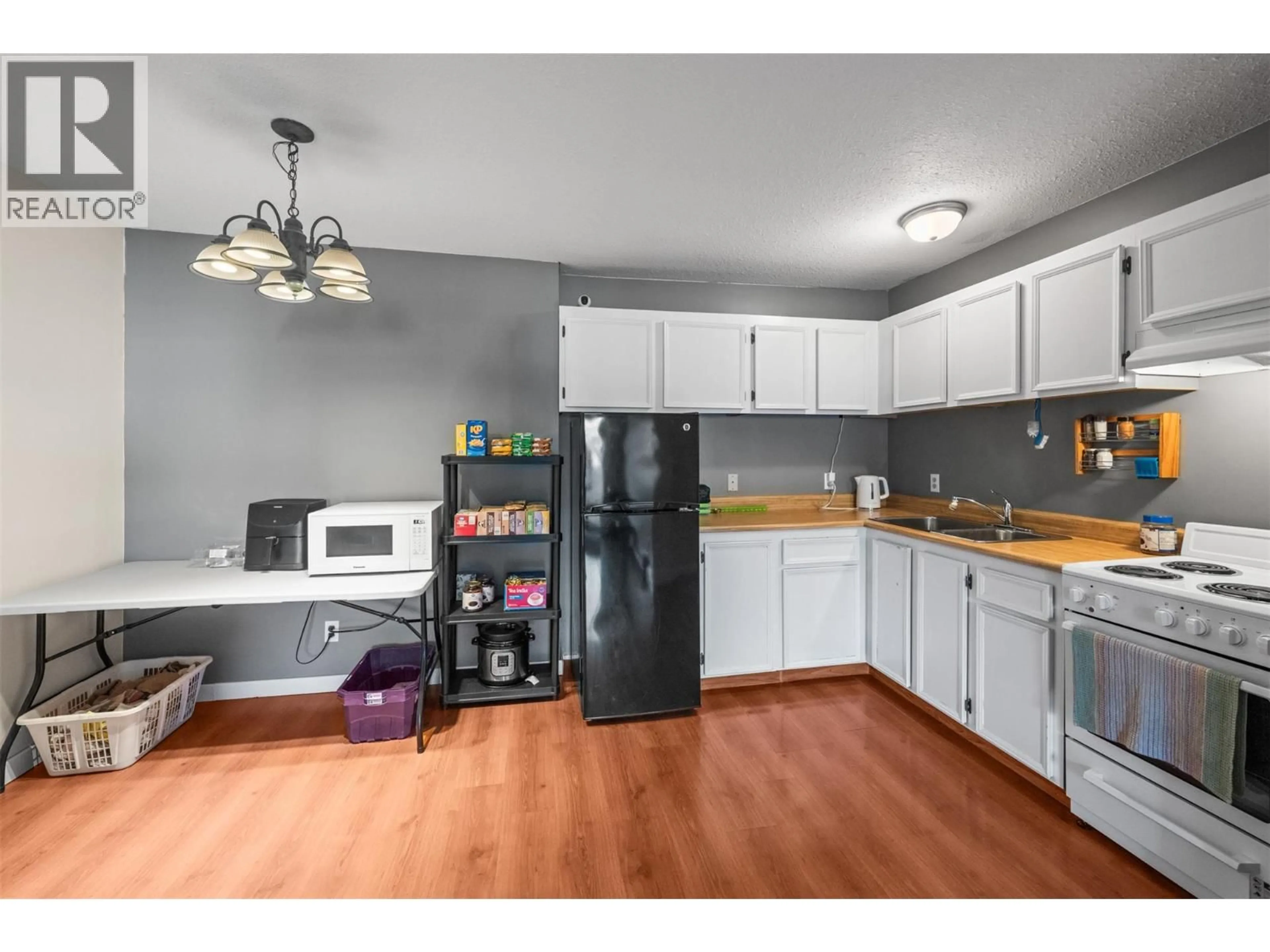 Standard kitchen, unknown for 408 - 150 SKAHA PLACE, Penticton British Columbia V2A7K1