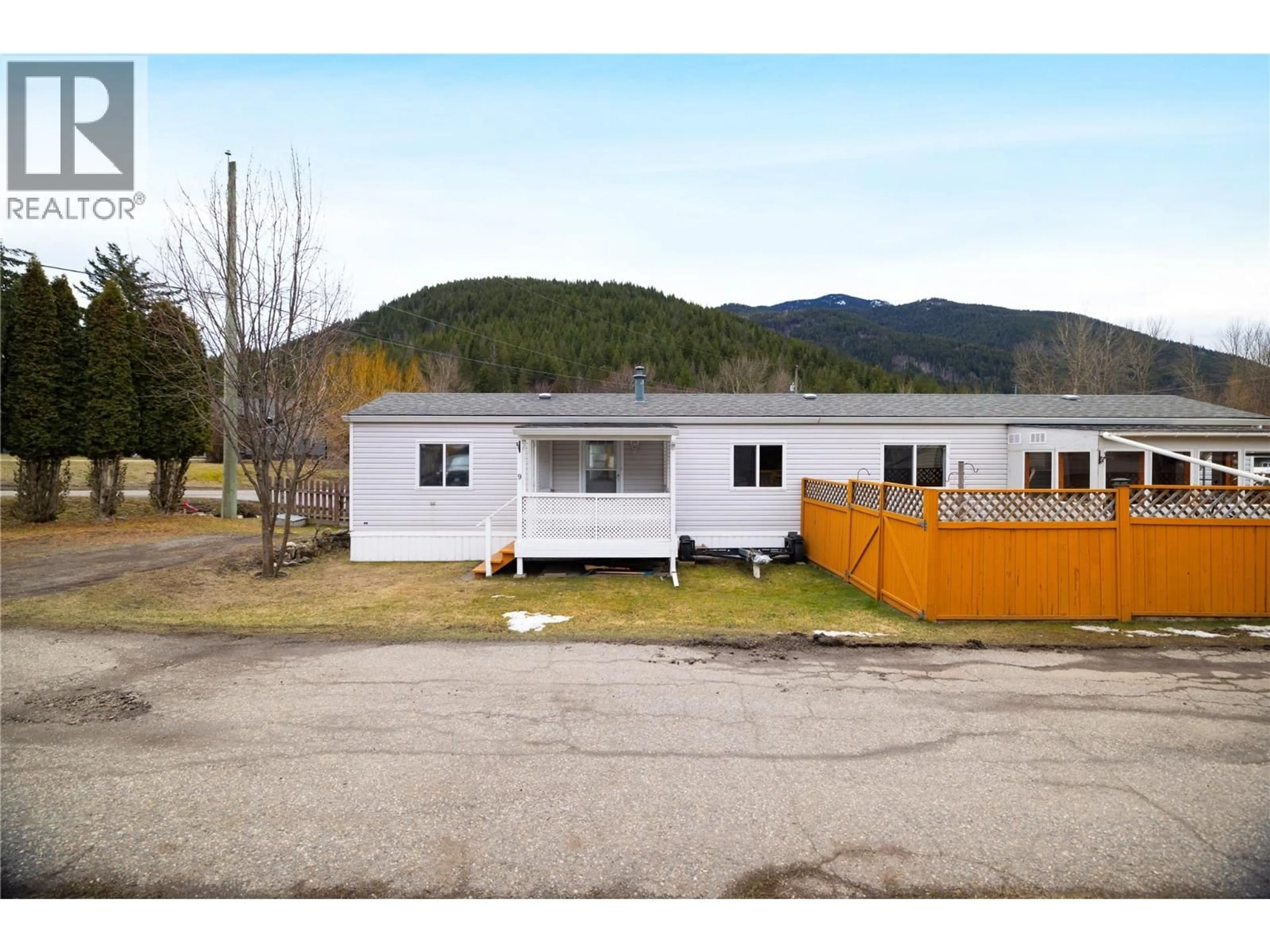 Unknown for 9 - 5760 FALKLAND ROAD, Falkland British Columbia V0E1W0