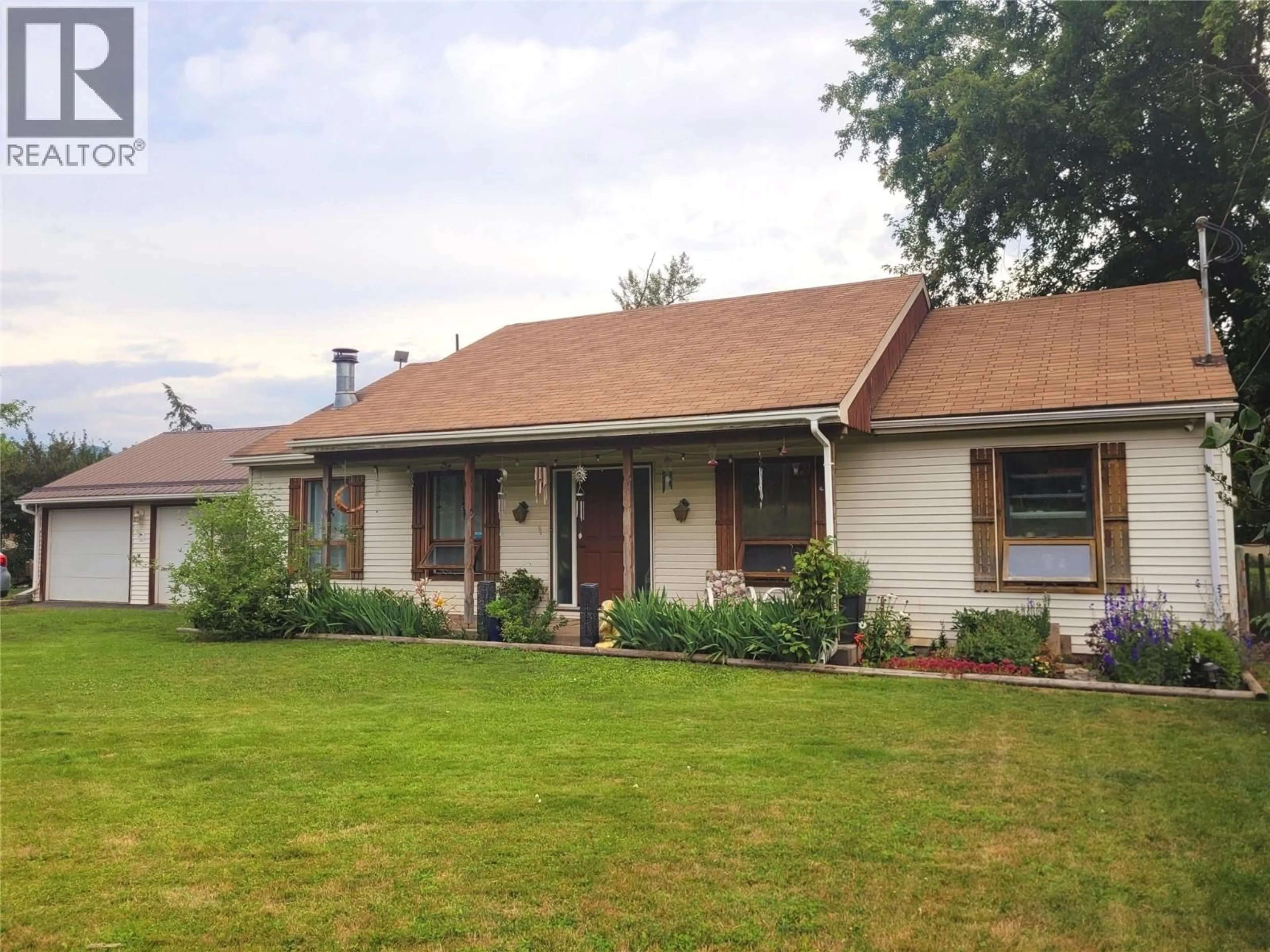 Home with vinyl exterior material, street for 177 24 HIGHWAY, Little Fort British Columbia V0E2C0