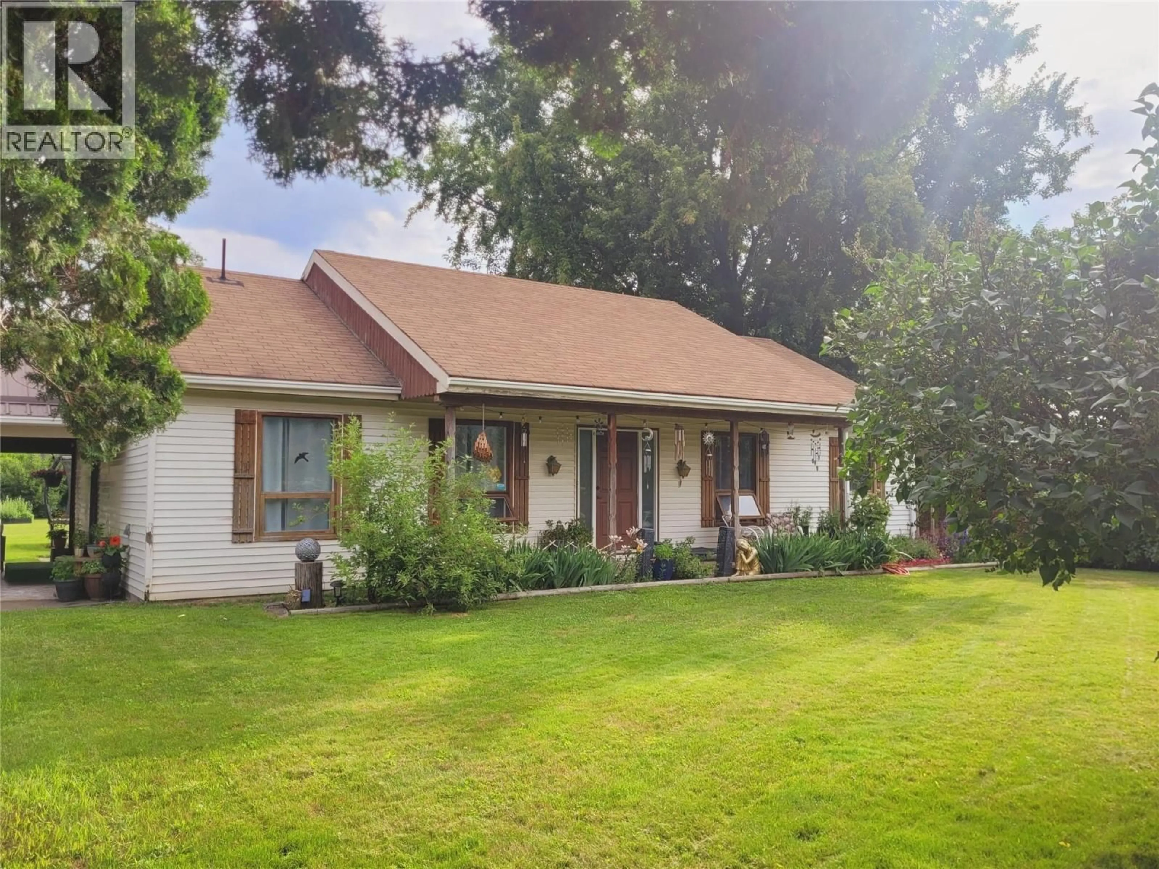 A pic from outside/outdoor area/front of a property/back of a property/a pic from drone, street for 177 24 HIGHWAY, Little Fort British Columbia V0E2C0