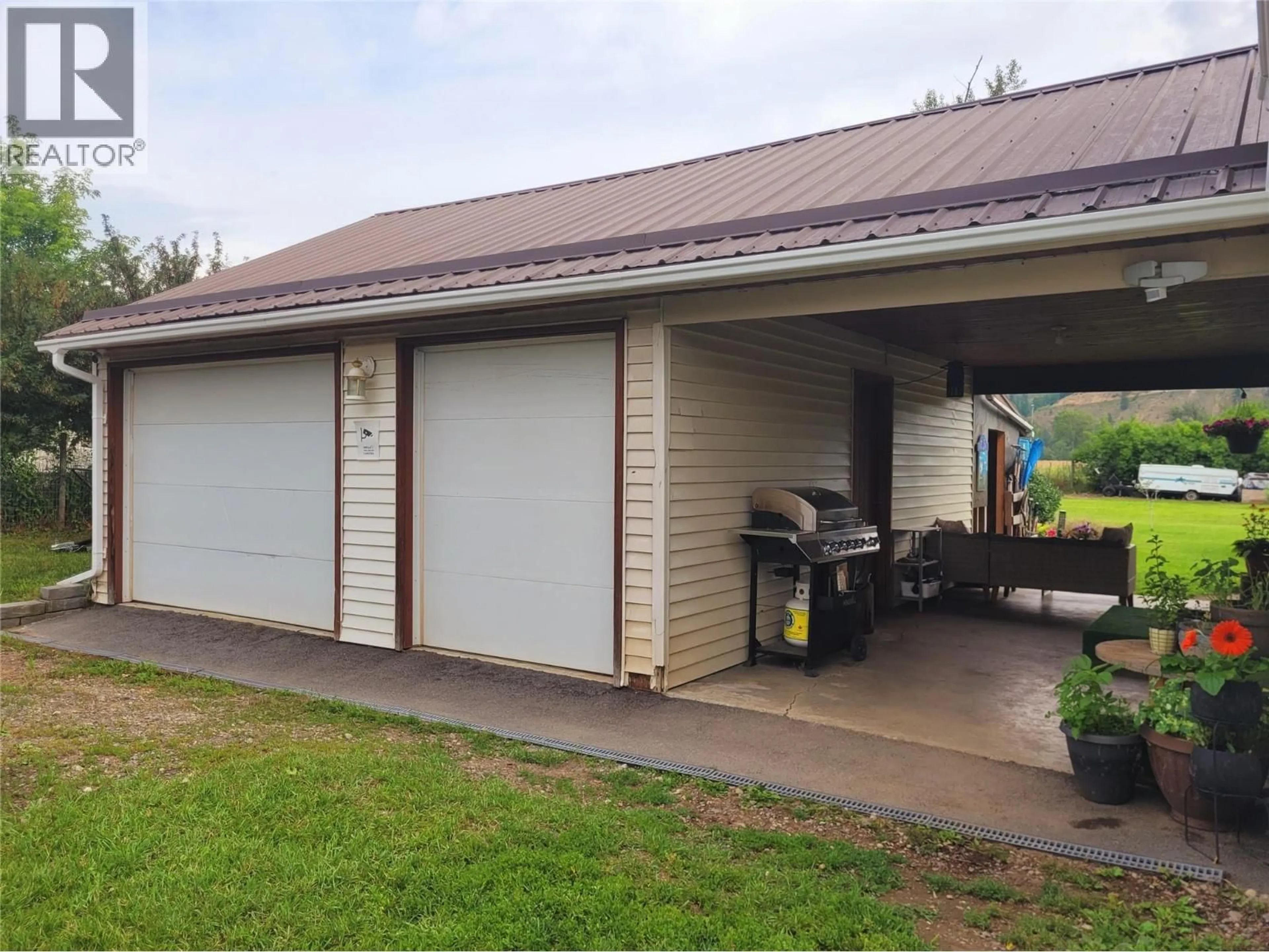 Indoor garage for 177 24 HIGHWAY, Little Fort British Columbia V0E2C0