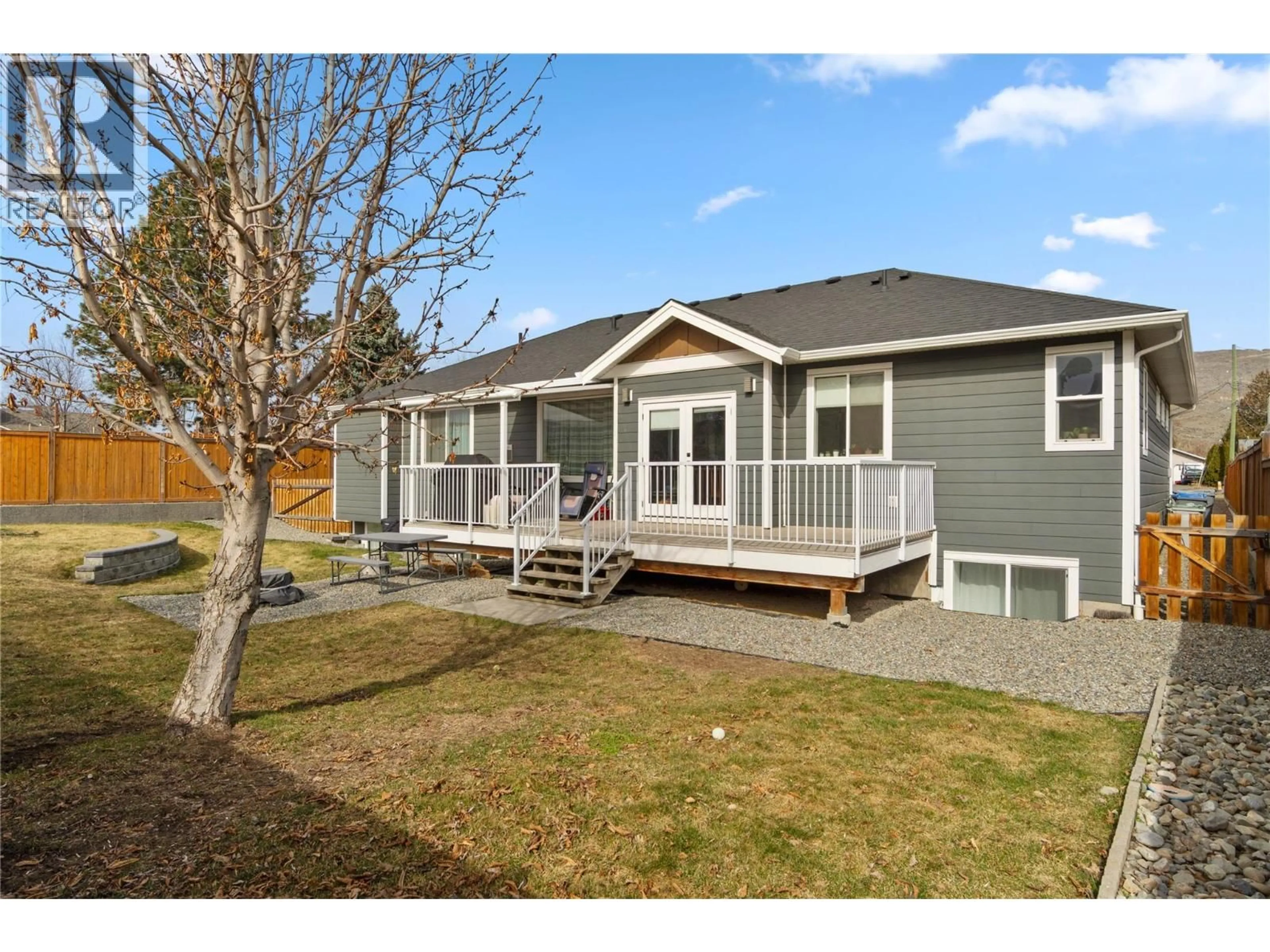 Home with vinyl exterior material, street for 2567 YOUNG AVENUE, Kamloops British Columbia V2B4M9