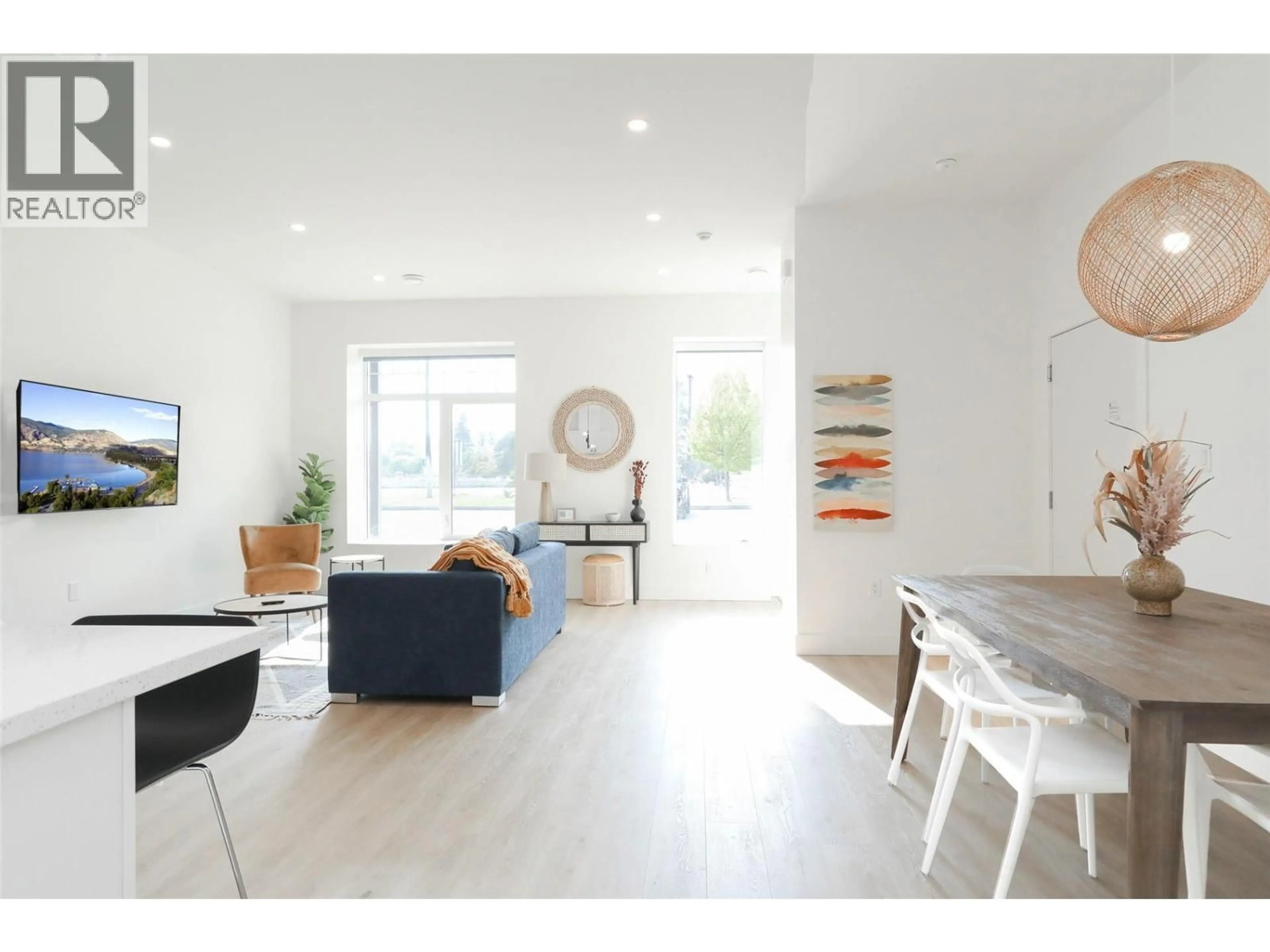 Living room with furniture, wood/laminate floor for 102 - 850 RAILWAY LANE, Okanagan Falls British Columbia V0H1R4