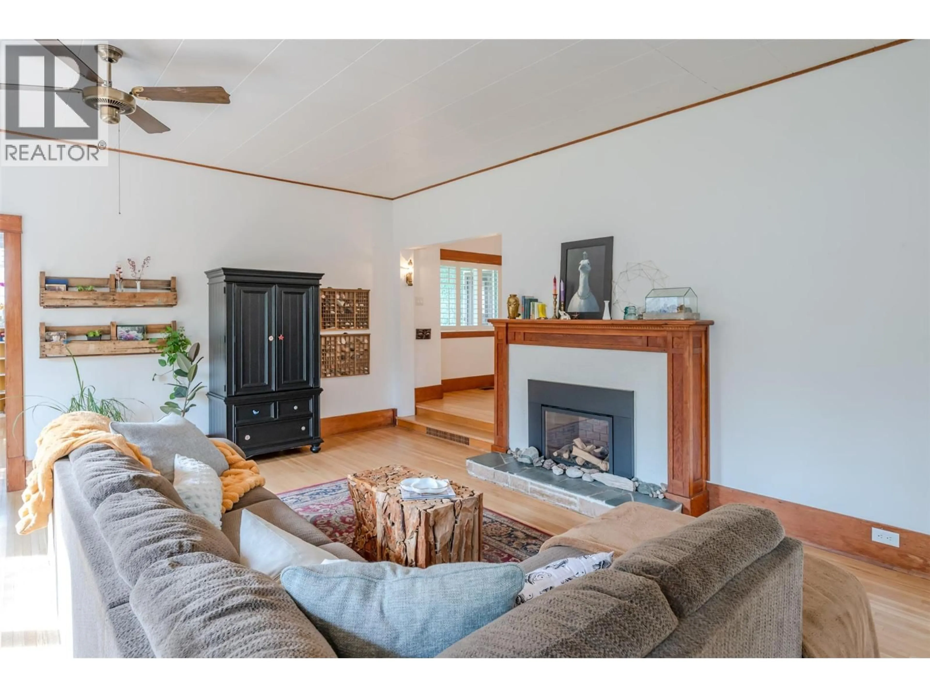 Living room with furniture, wood/laminate floor for 100 HUTH AVENUE, Penticton British Columbia V2A2Z9
