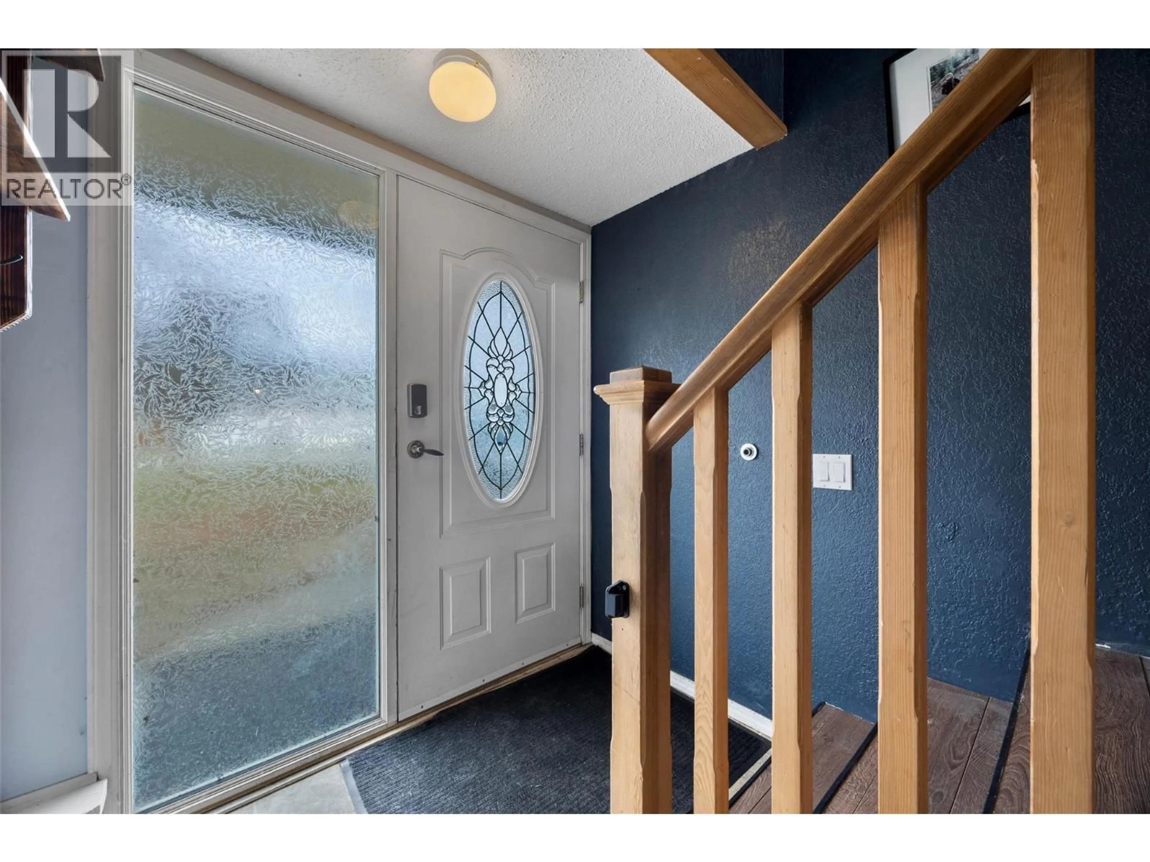 Indoor entryway for 863 DEVER DRIVE, Kamloops British Columbia V2B6P9