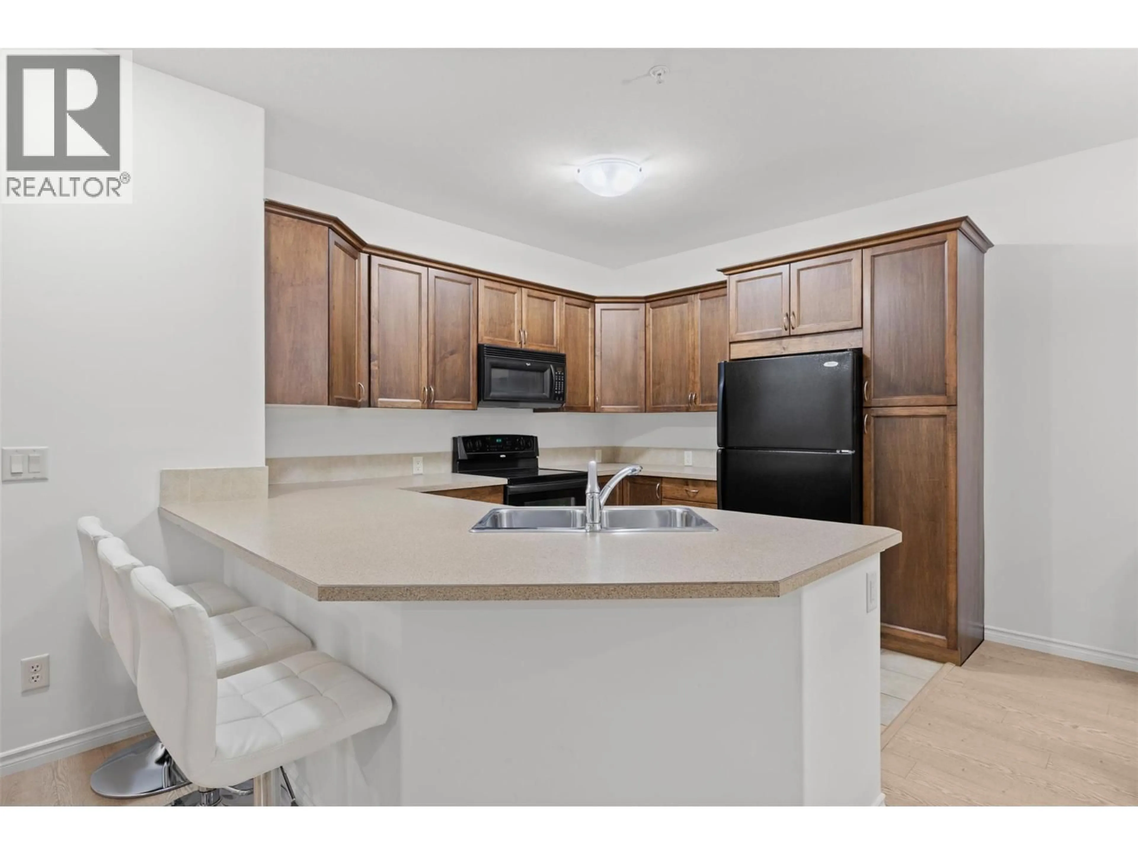Standard kitchen, unknown for 109 - 1007 HARVEY AVENUE, Kelowna British Columbia V1Y6E4