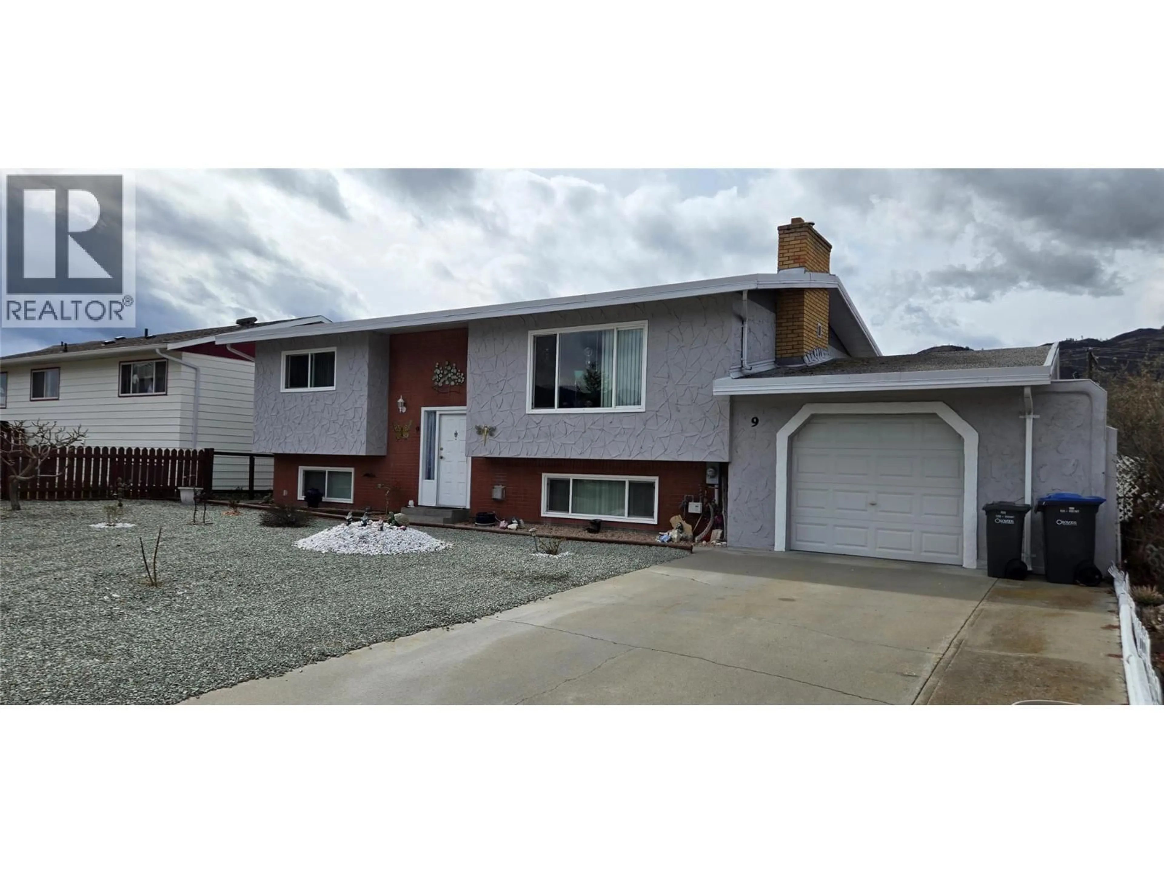 Home with vinyl exterior material, street for 9 DOGWOOD PLACE, Osoyoos British Columbia V0H1V1