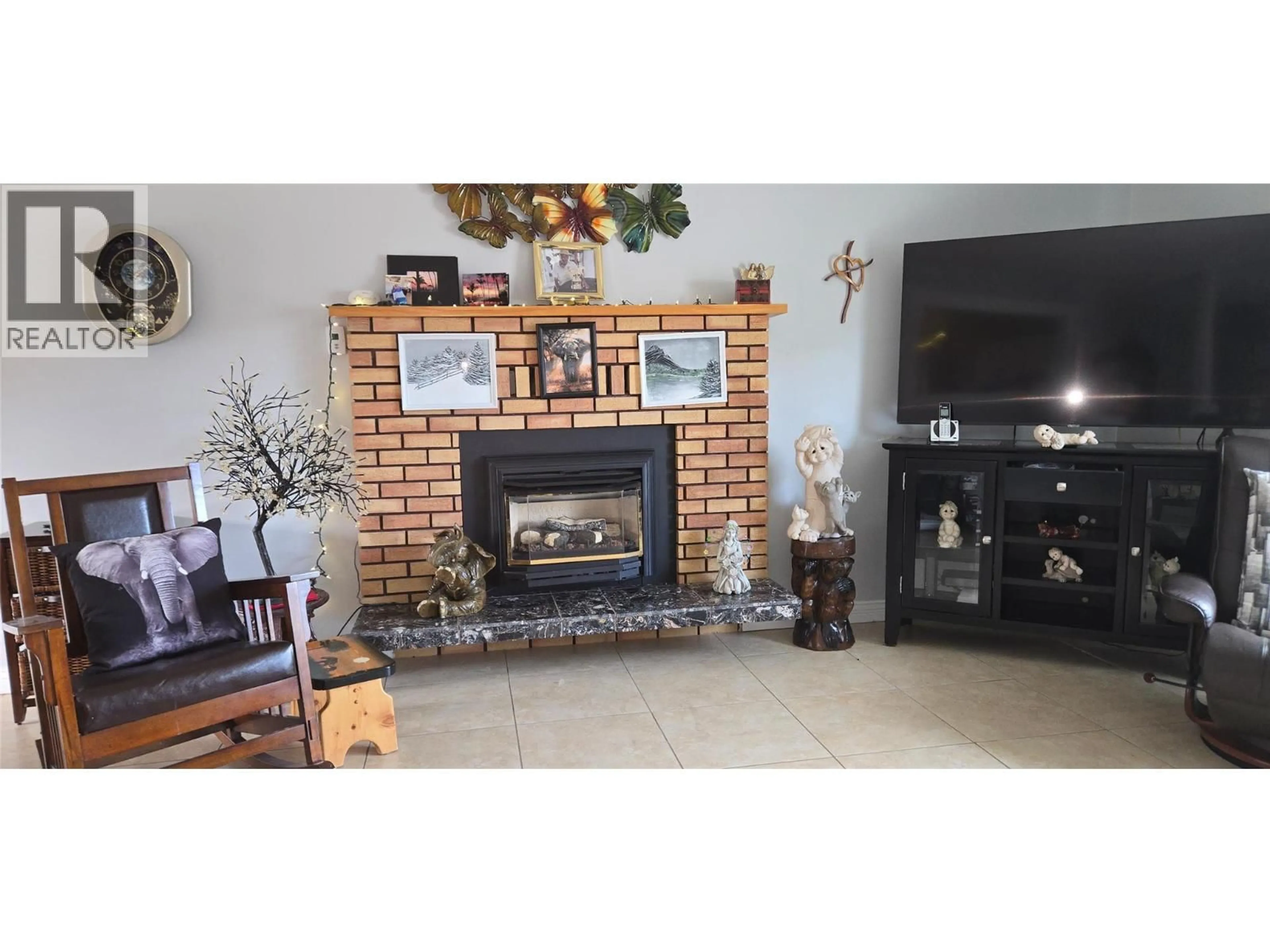 Living room with furniture, unknown for 9 DOGWOOD PLACE, Osoyoos British Columbia V0H1V1