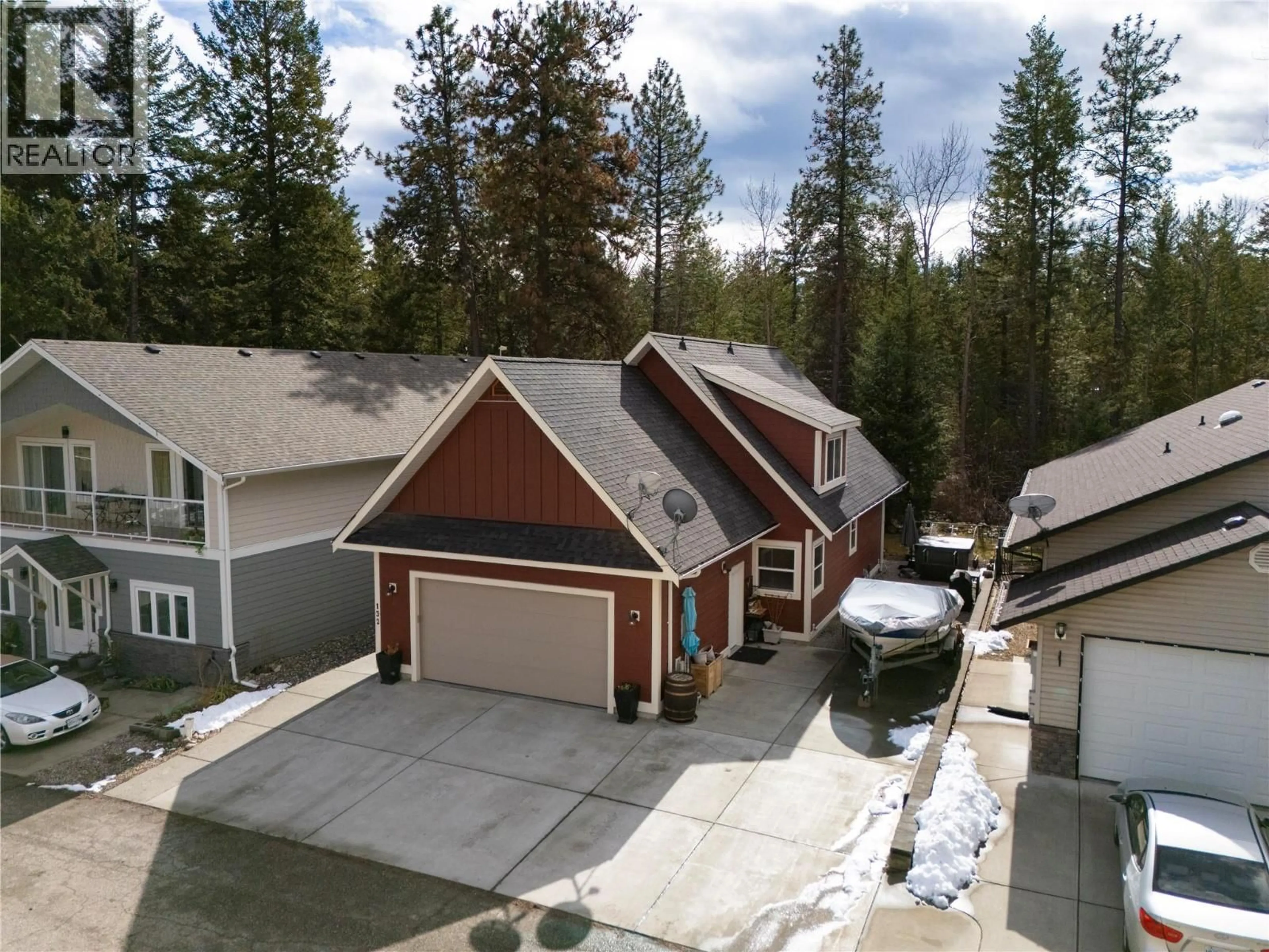 A pic from outside/outdoor area/front of a property/back of a property/a pic from drone, mountain view for 132 FALCON AVENUE, Vernon British Columbia V1H2A1