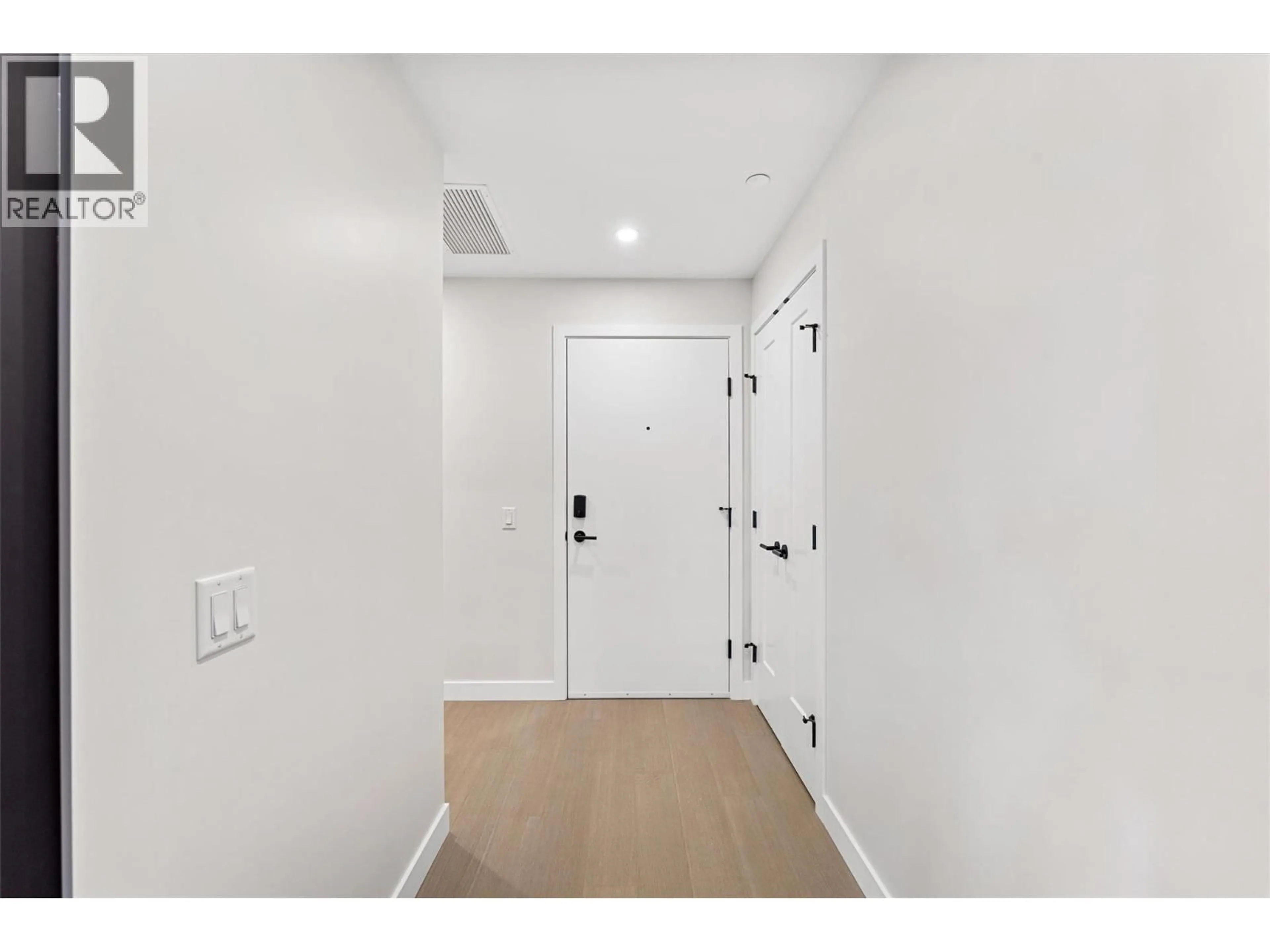 Indoor entryway for 202 - 9654 BENCHLAND ROAD, Lake Country British Columbia V4V0A5