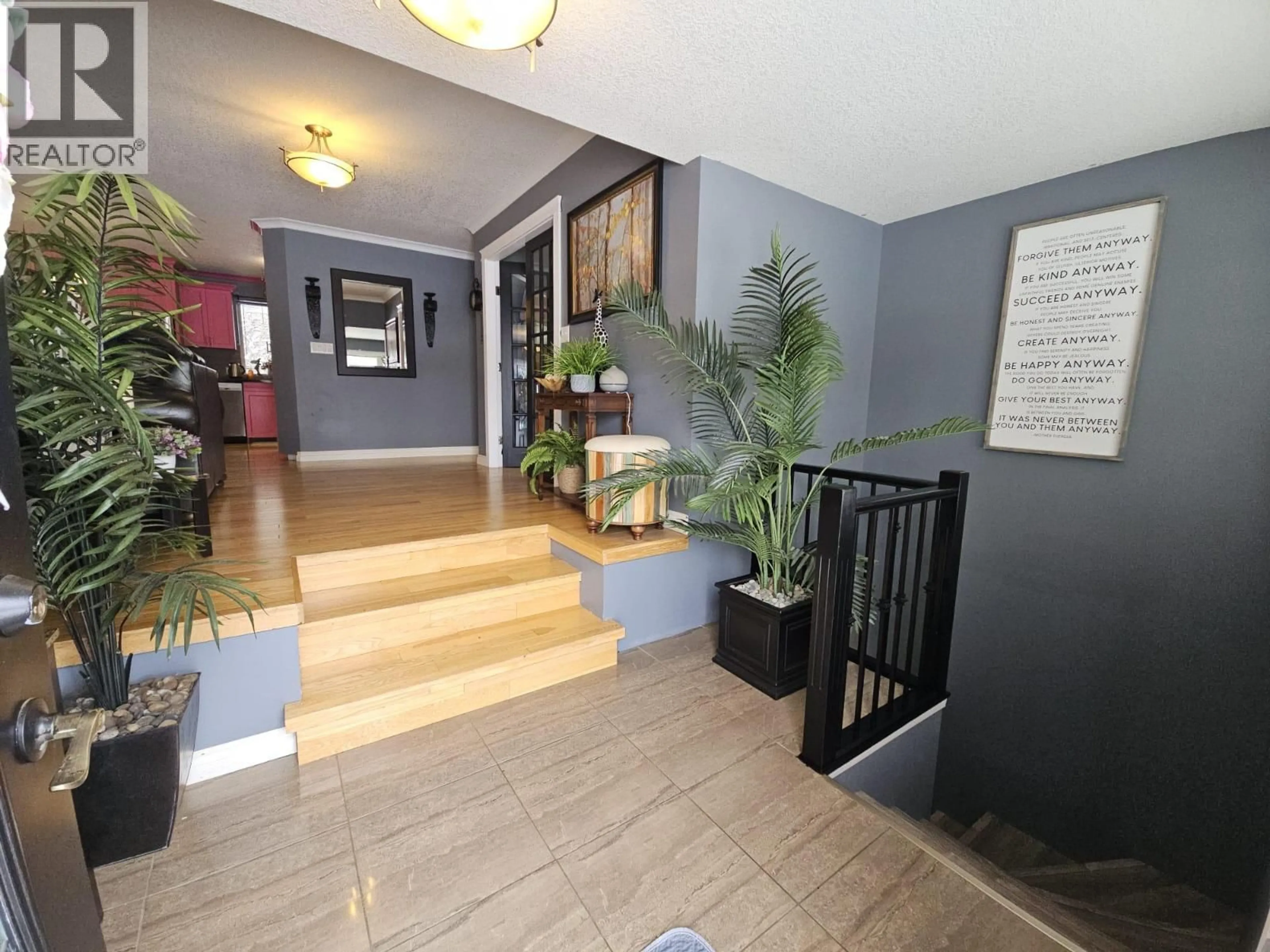 Indoor foyer for 4709 45 STREET NORTHEAST, Chetwynd British Columbia V0C1J0