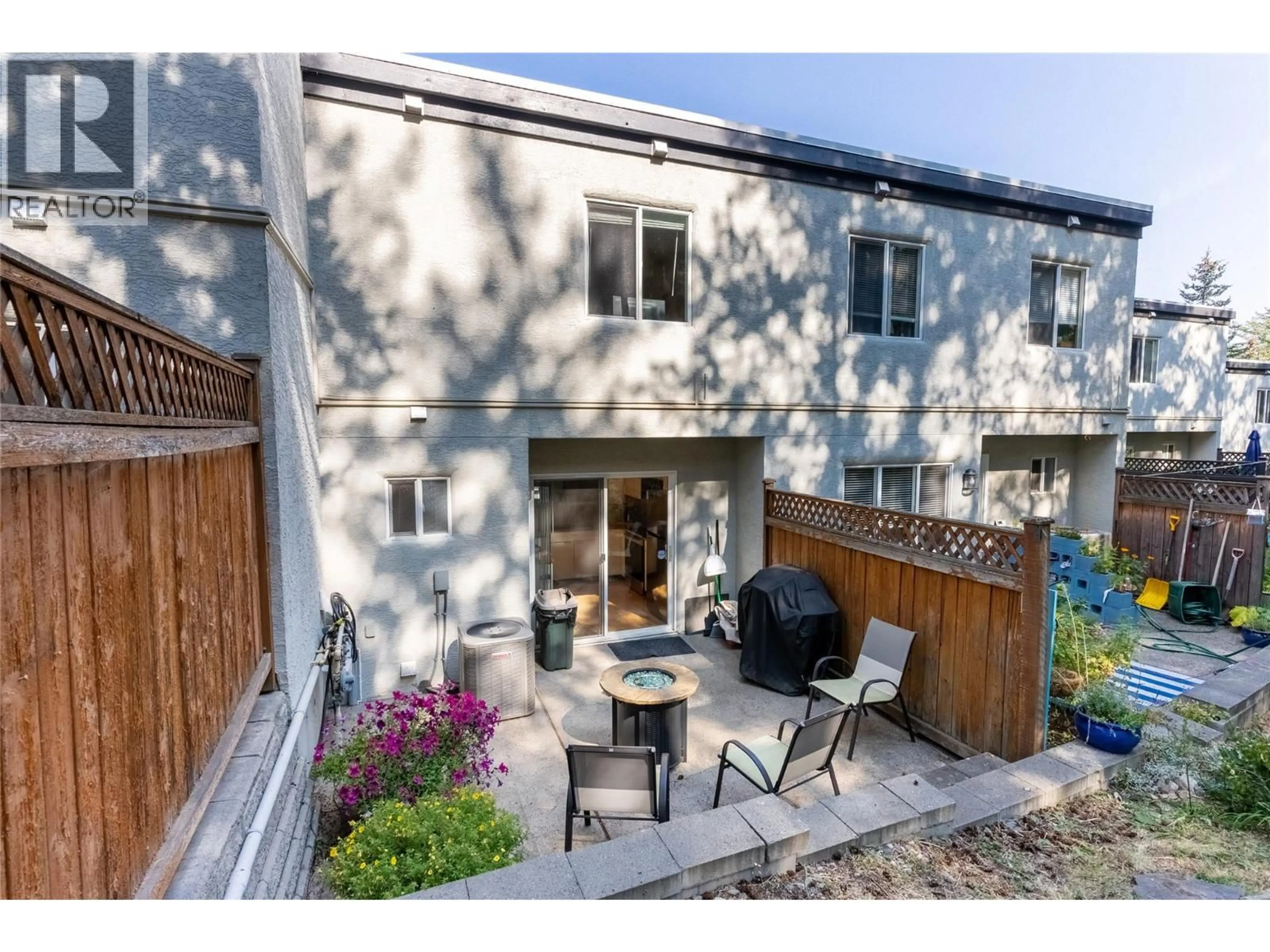 A pic from outside/outdoor area/front of a property/back of a property/a pic from drone, street for 18 - 411 ABERDEEN DRIVE, Kamloops British Columbia V1S1X2