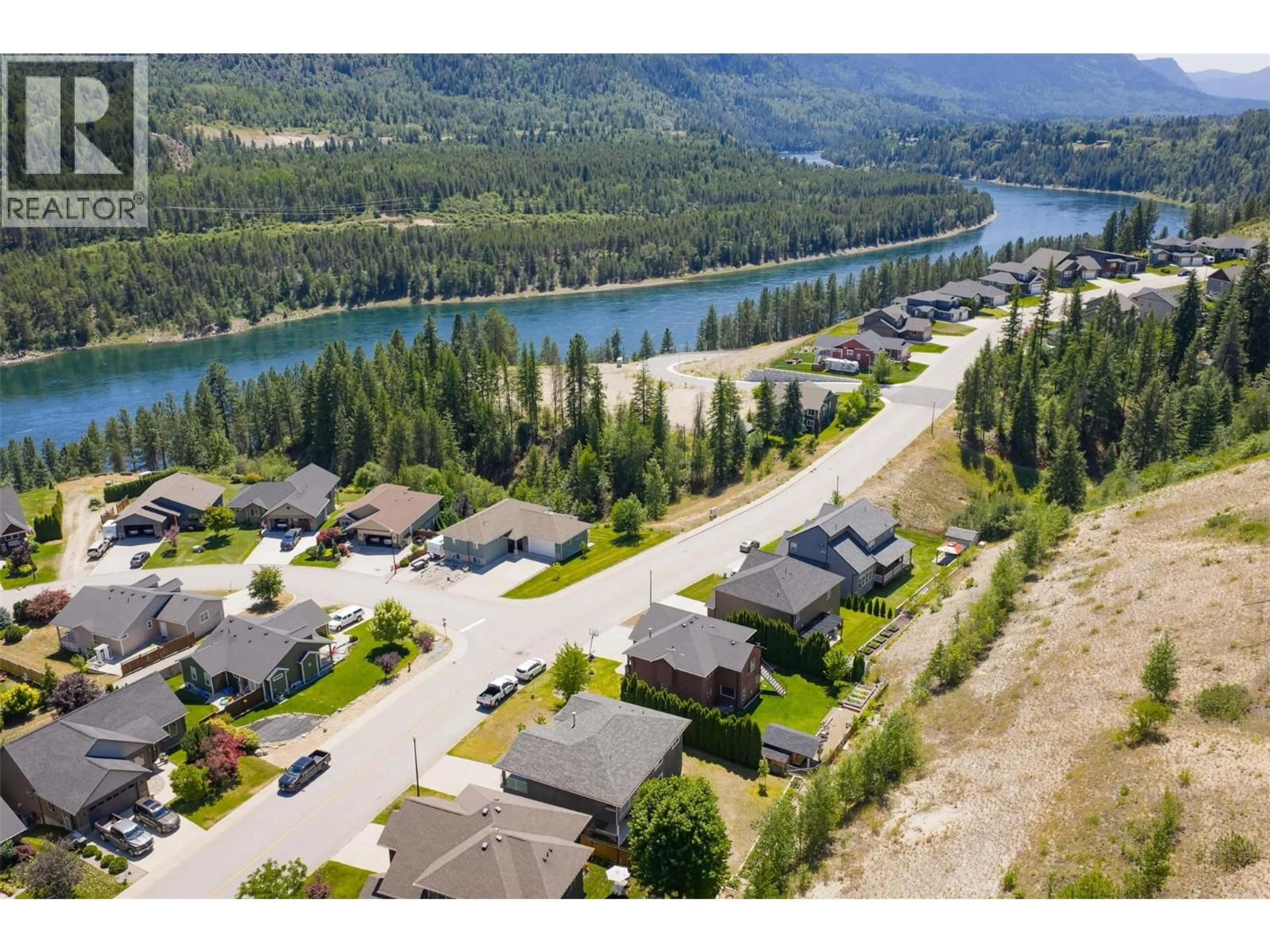 A pic from outside/outdoor area/front of a property/back of a property/a pic from drone, water/lake/river/ocean view for 3720 5TH AVENUE, Castlegar British Columbia V1N4Y3