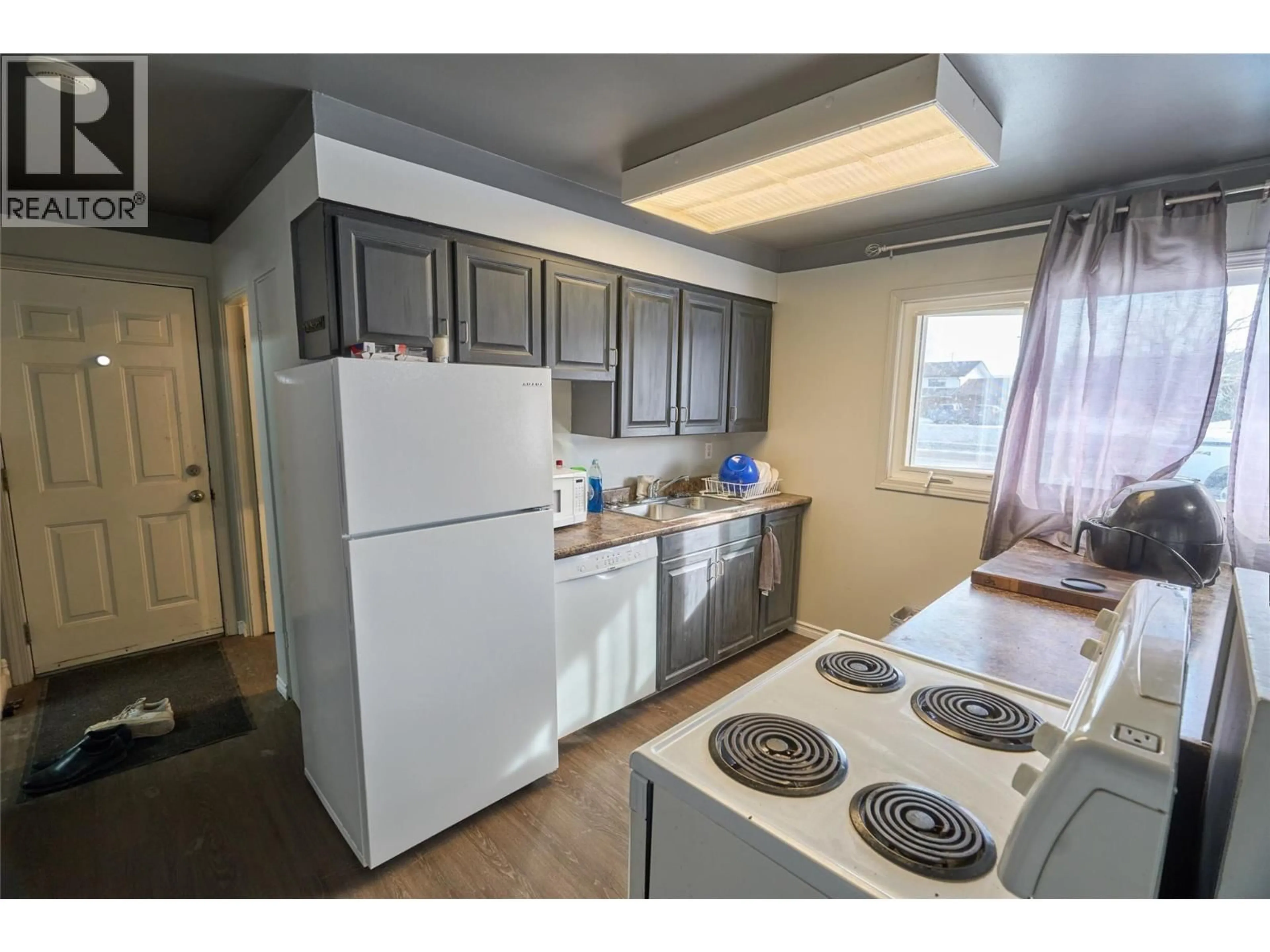 Standard kitchen, unknown for 1608 116 AVENUE, Dawson Creek British Columbia V1G3G4