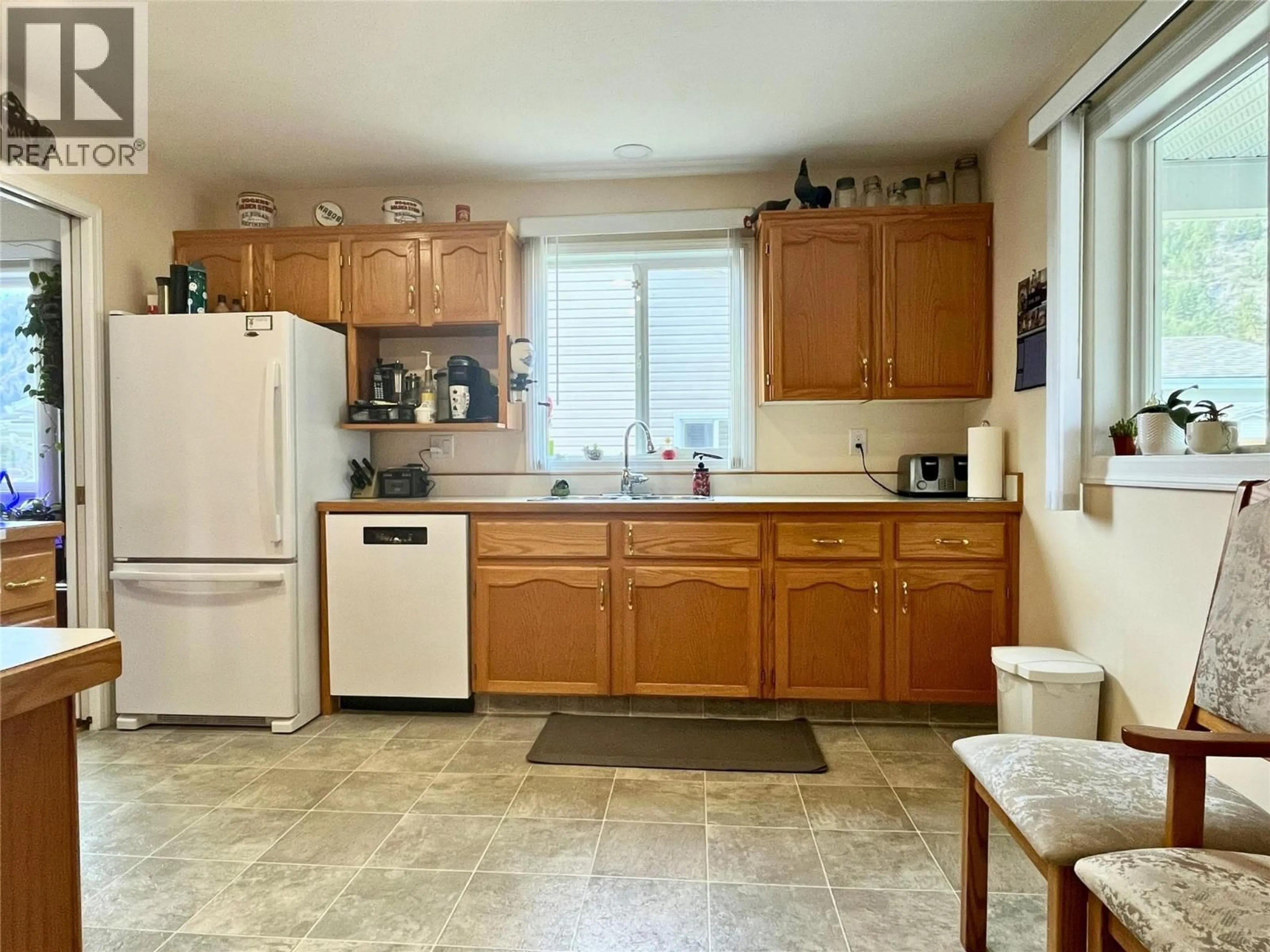 Standard kitchen, unknown for 25 - 1410 CEDAR STREET, Okanagan Falls British Columbia V0H1R4