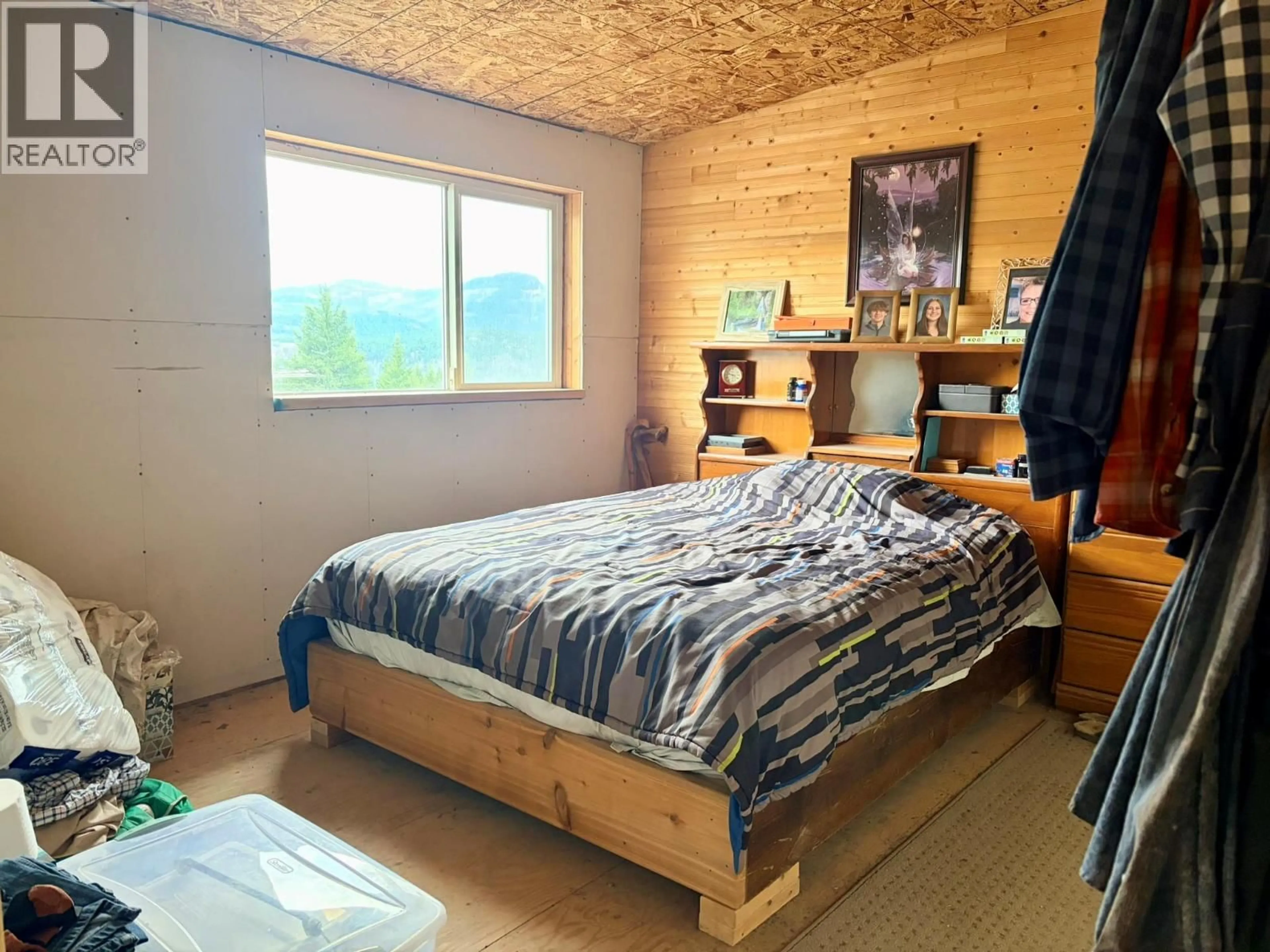 Bedroom with bed, wood/laminate floor for 5521 BOULDER MOUNTAIN ROAD, Barriere British Columbia V0E1E0