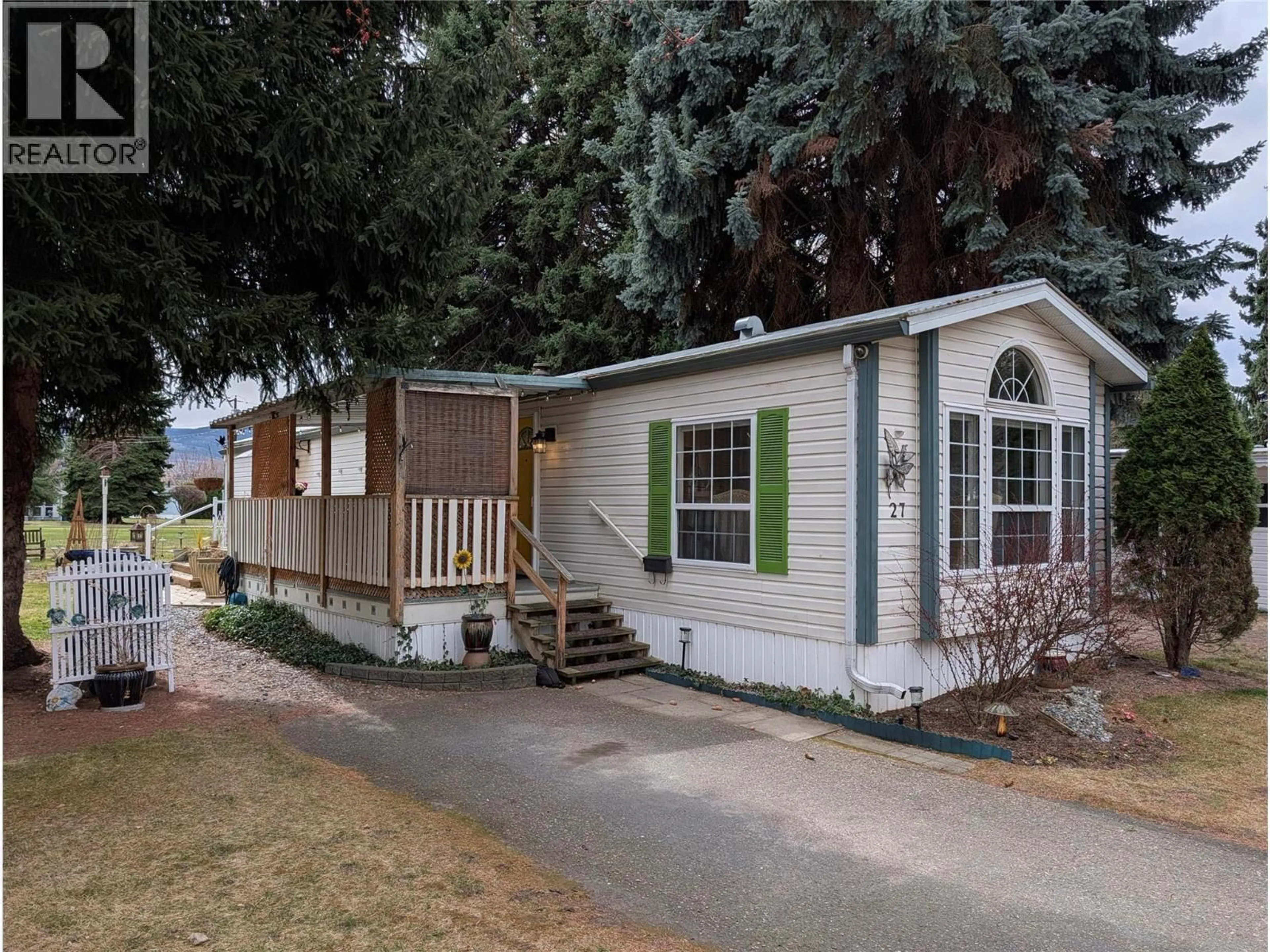 Home with vinyl exterior material, street for 27 - 3535 CASORSO ROAD, Kelowna British Columbia V1W3E1
