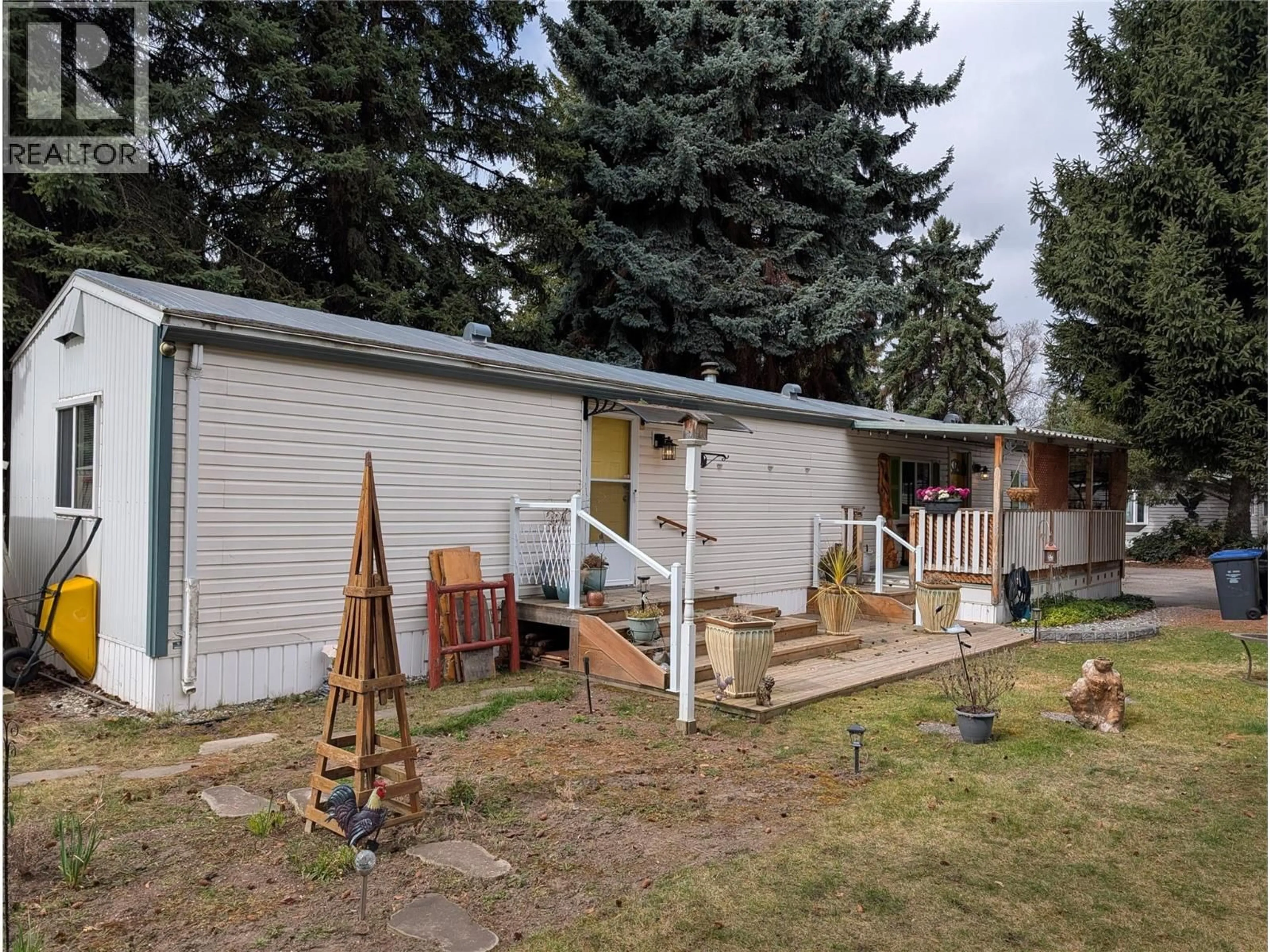 Home with vinyl exterior material, mountain view for 27 - 3535 CASORSO ROAD, Kelowna British Columbia V1W3E1
