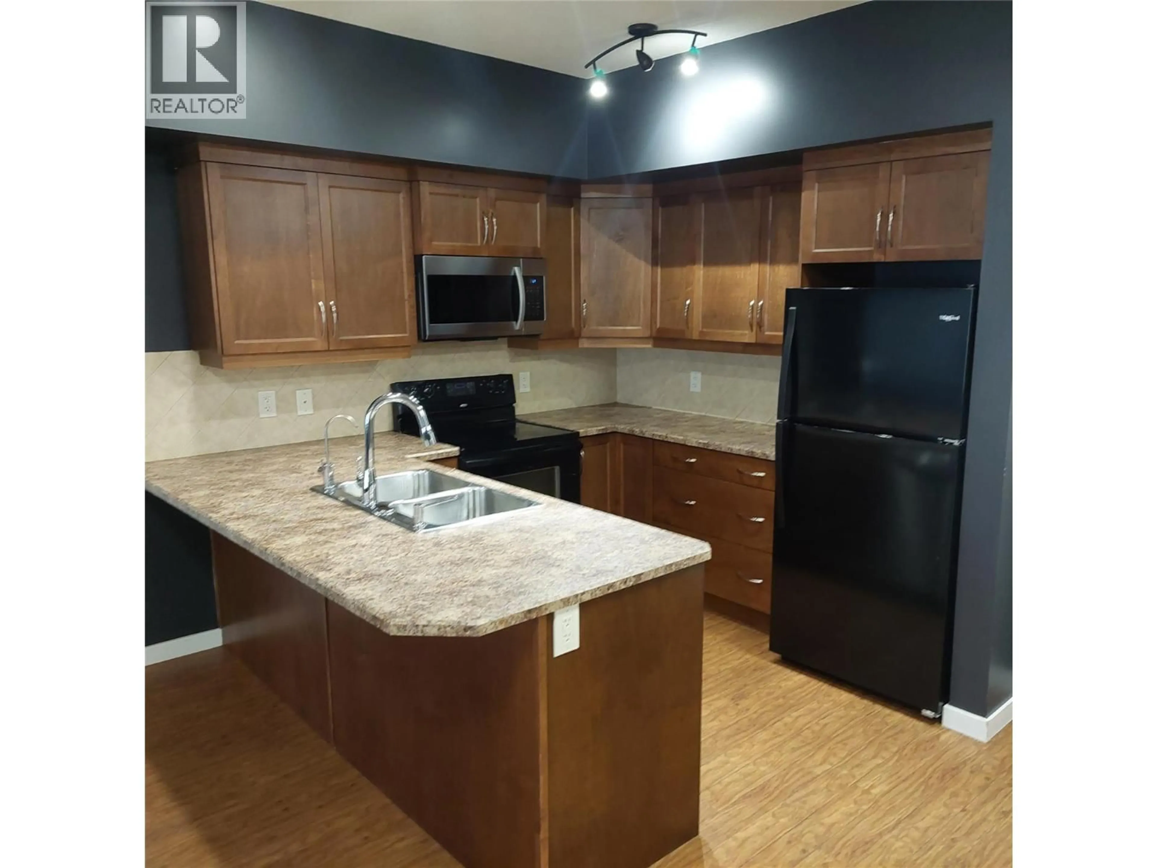 Standard kitchen, wood/laminate floor for 122 - 850 SAUCIER AVENUE, Kelowna British Columbia V1Y6A3
