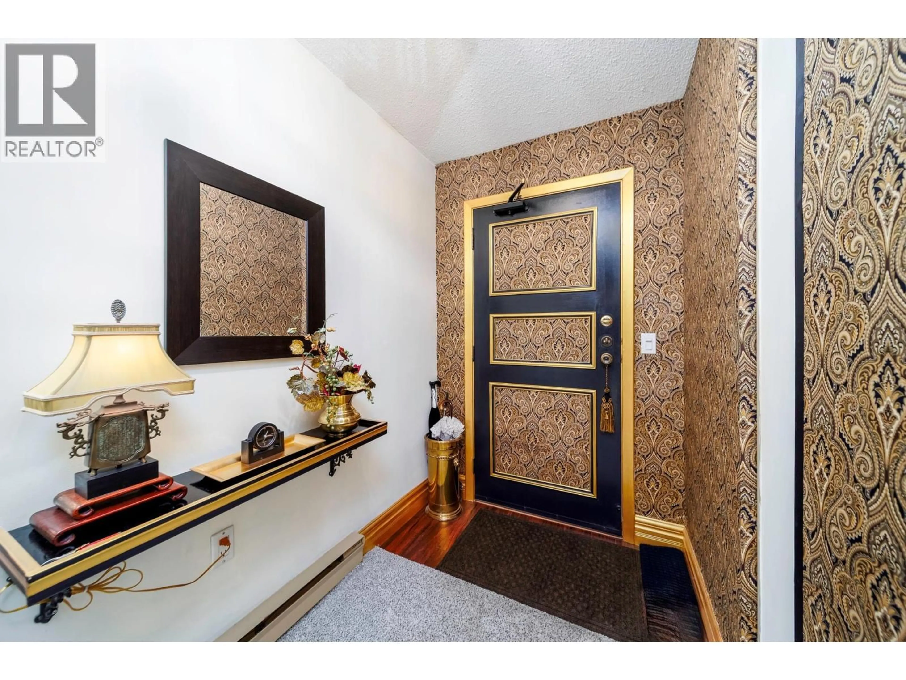 Indoor entryway for 115 - 1035 BERNARD AVENUE, Kelowna British Columbia V1Y6P7