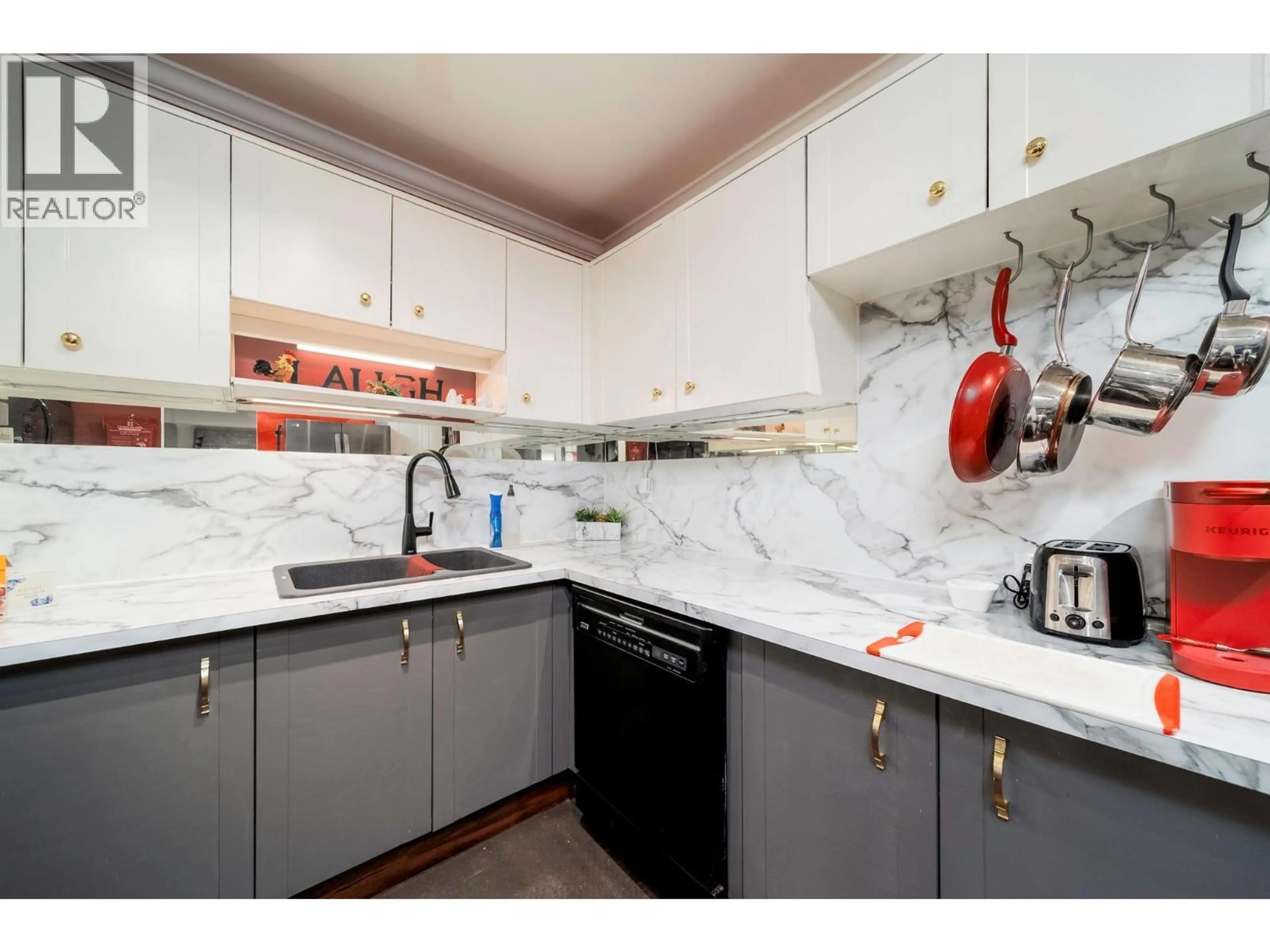 Standard kitchen, ceramic/tile floor for 115 - 1035 BERNARD AVENUE, Kelowna British Columbia V1Y6P7