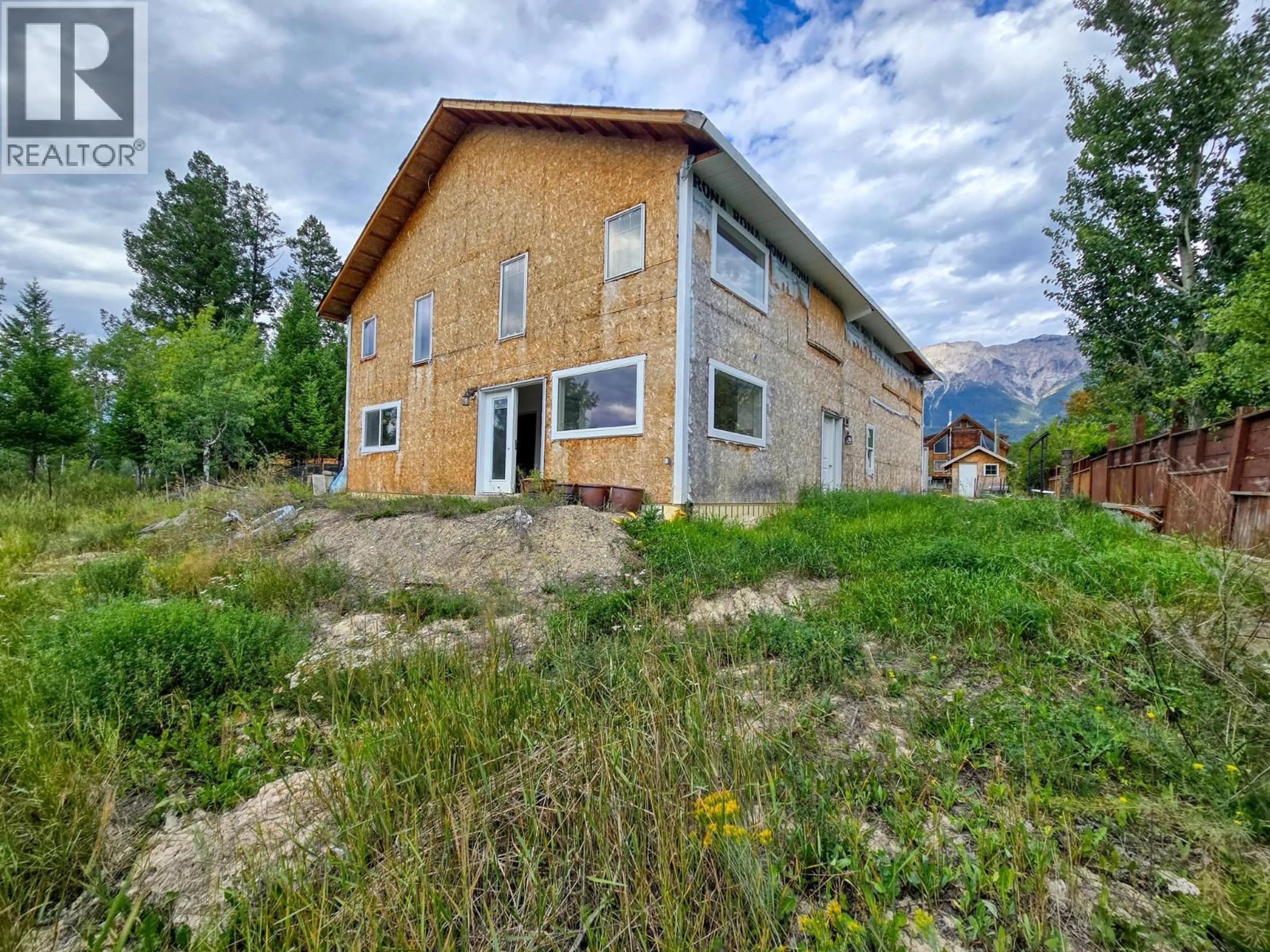 A pic from outside/outdoor area/front of a property/back of a property/a pic from drone, building for 4772 CRESCENTWOOD DRIVE, Edgewater British Columbia V0A1E0