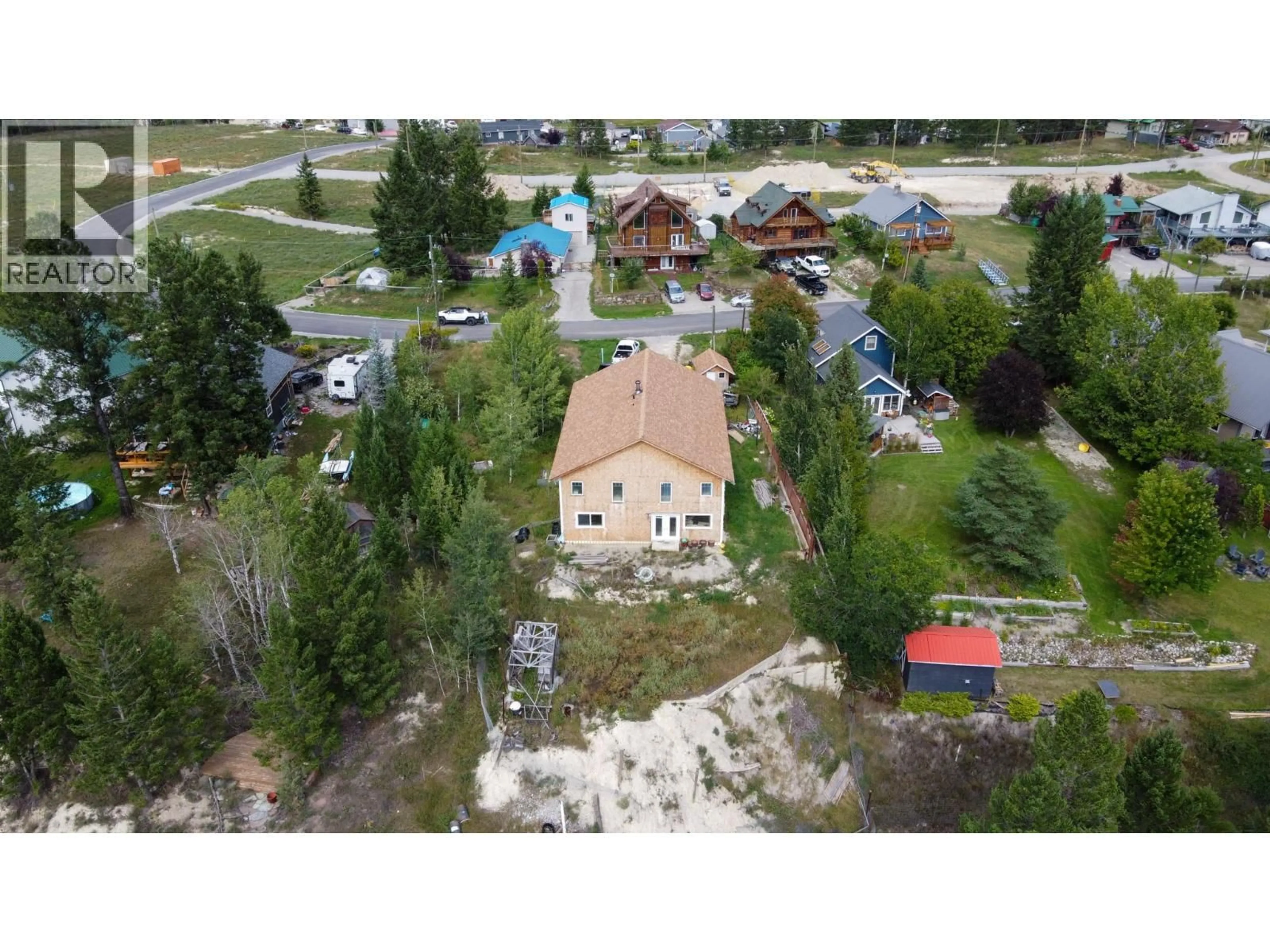A pic from outside/outdoor area/front of a property/back of a property/a pic from drone, unknown for 4772 CRESCENTWOOD DRIVE, Edgewater British Columbia V0A1E0