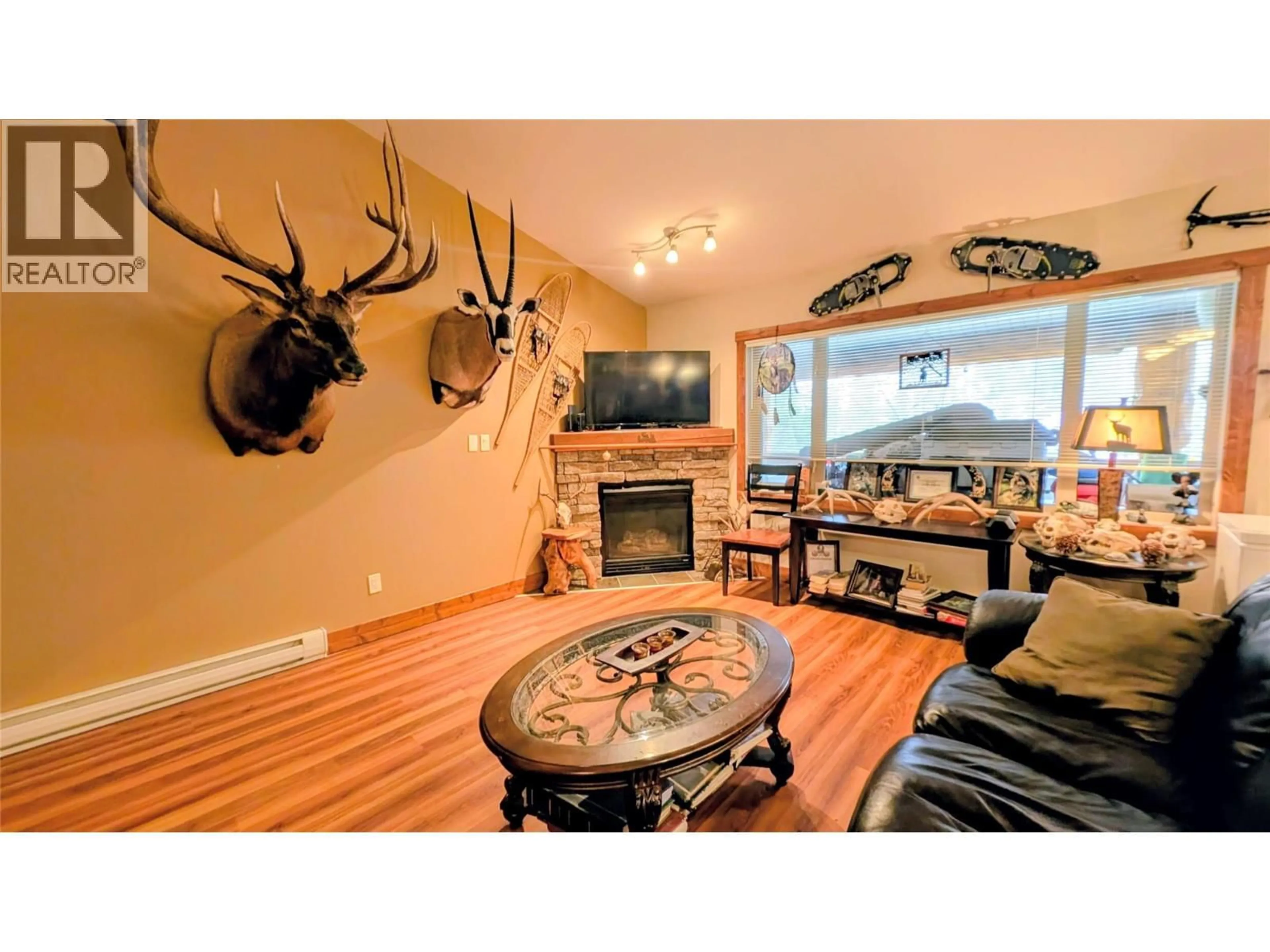 Living room with furniture, wood/laminate floor for 29 - 895 DOGWOOD DRIVE, Kimberley British Columbia V1C2Y1