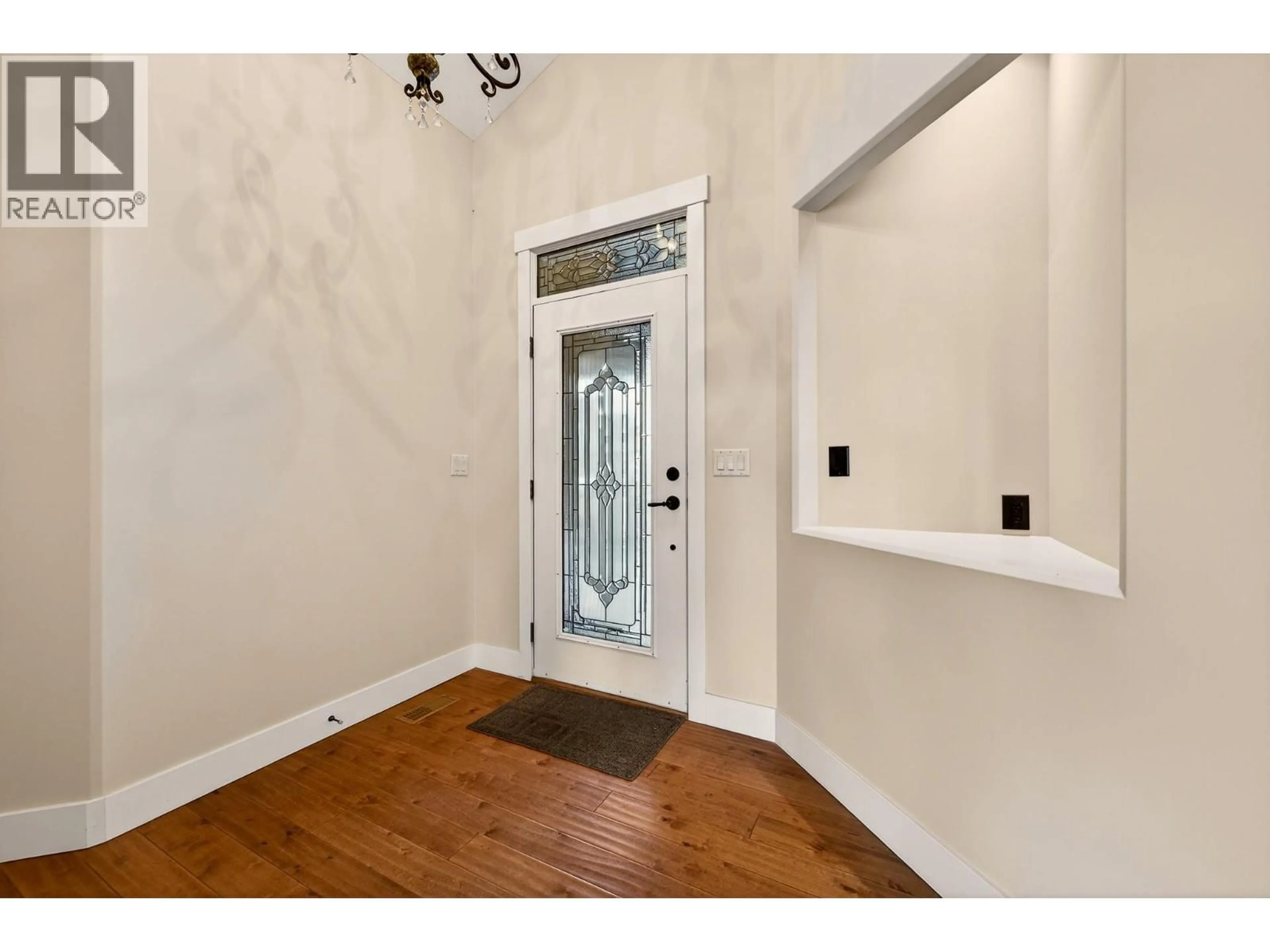 Indoor entryway for 1067 QUAIL DRIVE, Kamloops British Columbia V2B8N9