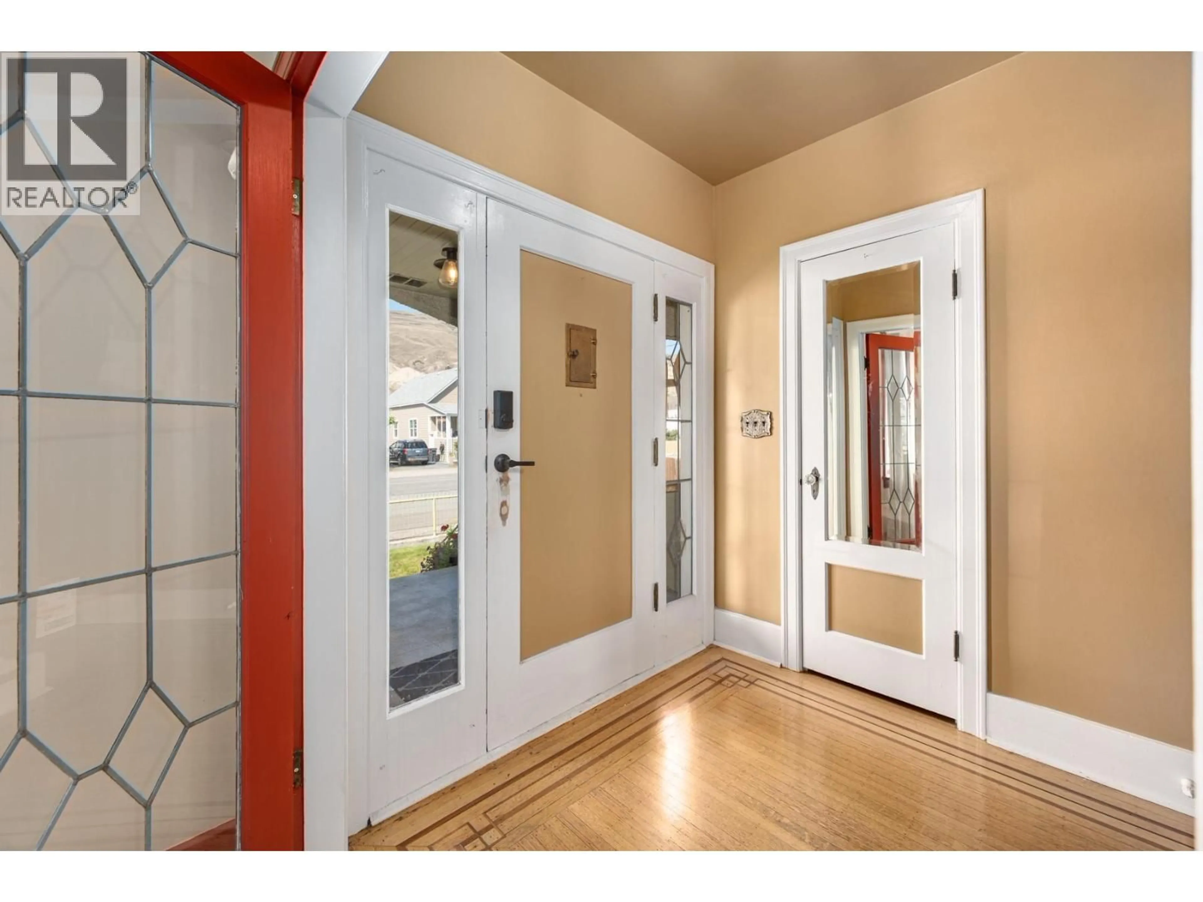 Indoor entryway for 210 BRINK STREET, Ashcroft British Columbia V0K1A0