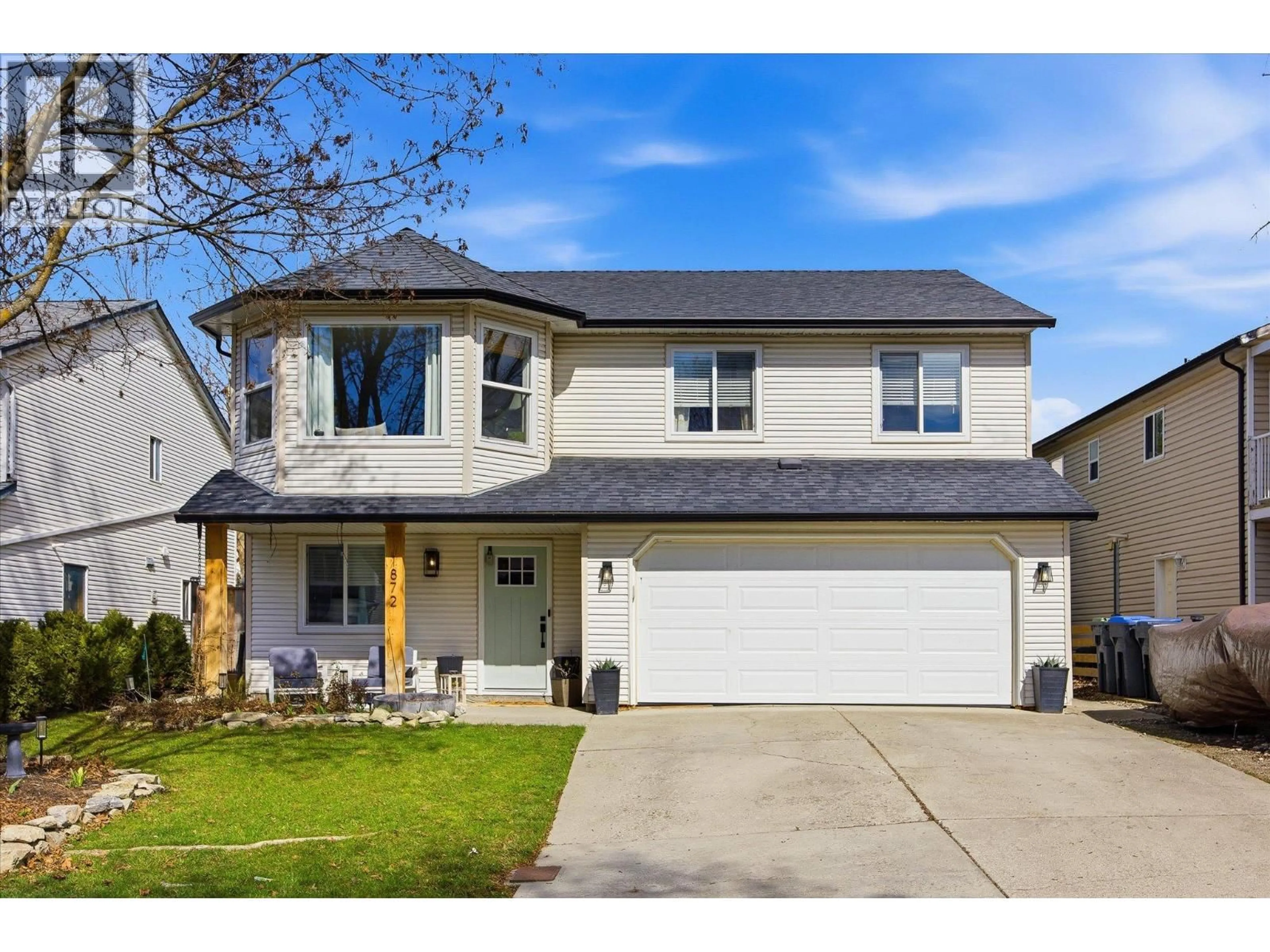 Home with vinyl exterior material, street for 1872 MILLARD COURT, Kelowna British Columbia V1V1R2